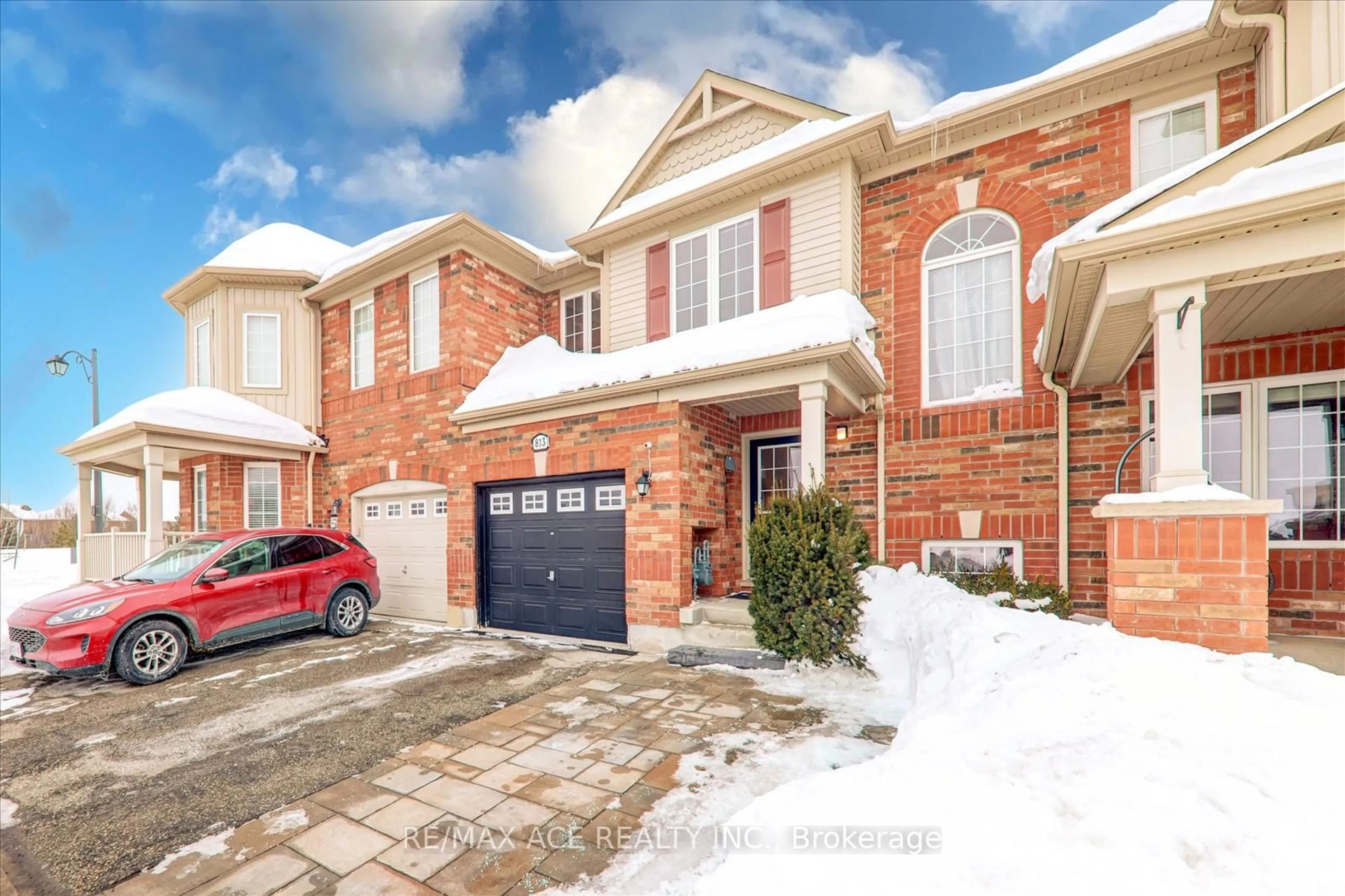 Home with brick exterior material, street for 813 Scott Blvd, Milton Ontario L9T 2C9