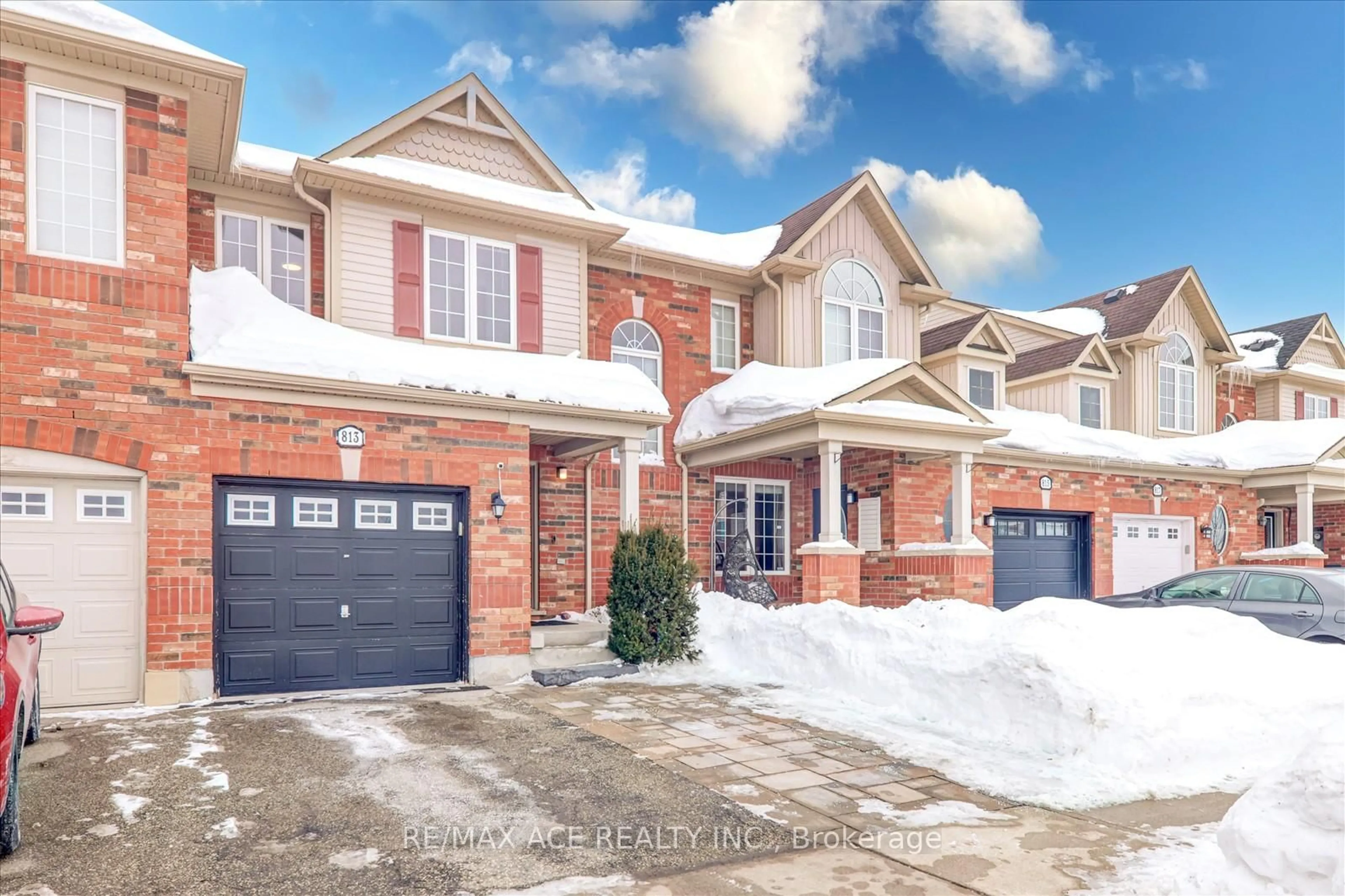 Home with brick exterior material, street for 813 Scott Blvd, Milton Ontario L9T 2C9