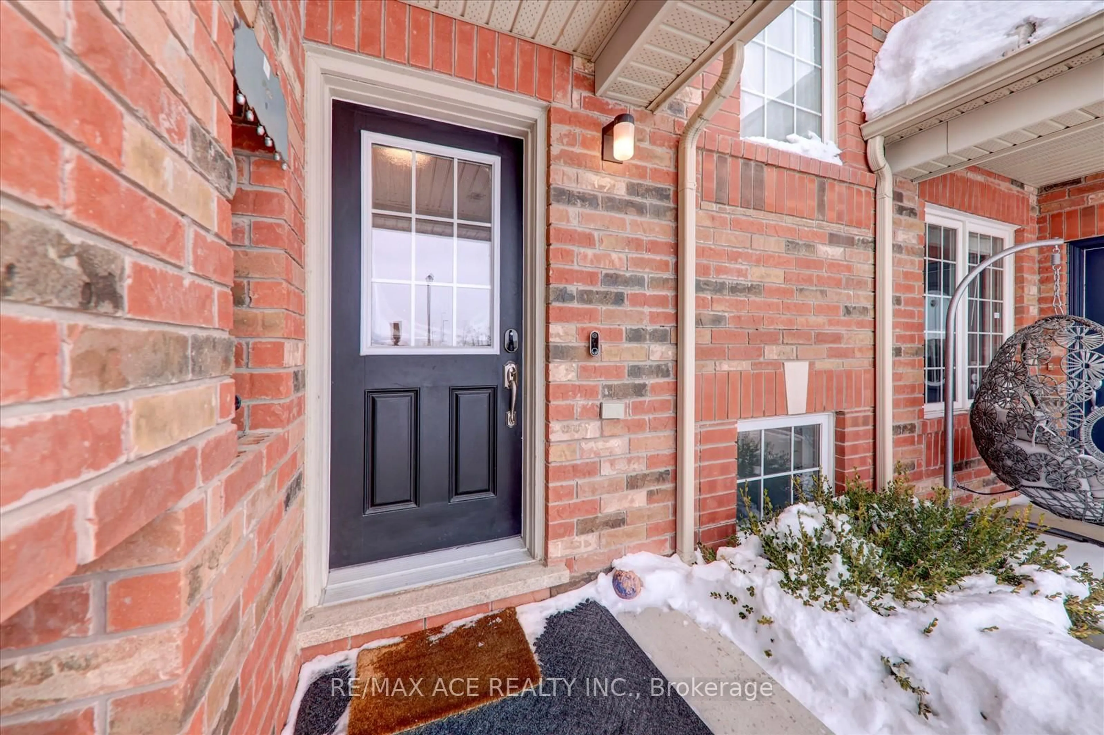 Indoor entryway for 813 Scott Blvd, Milton Ontario L9T 2C9