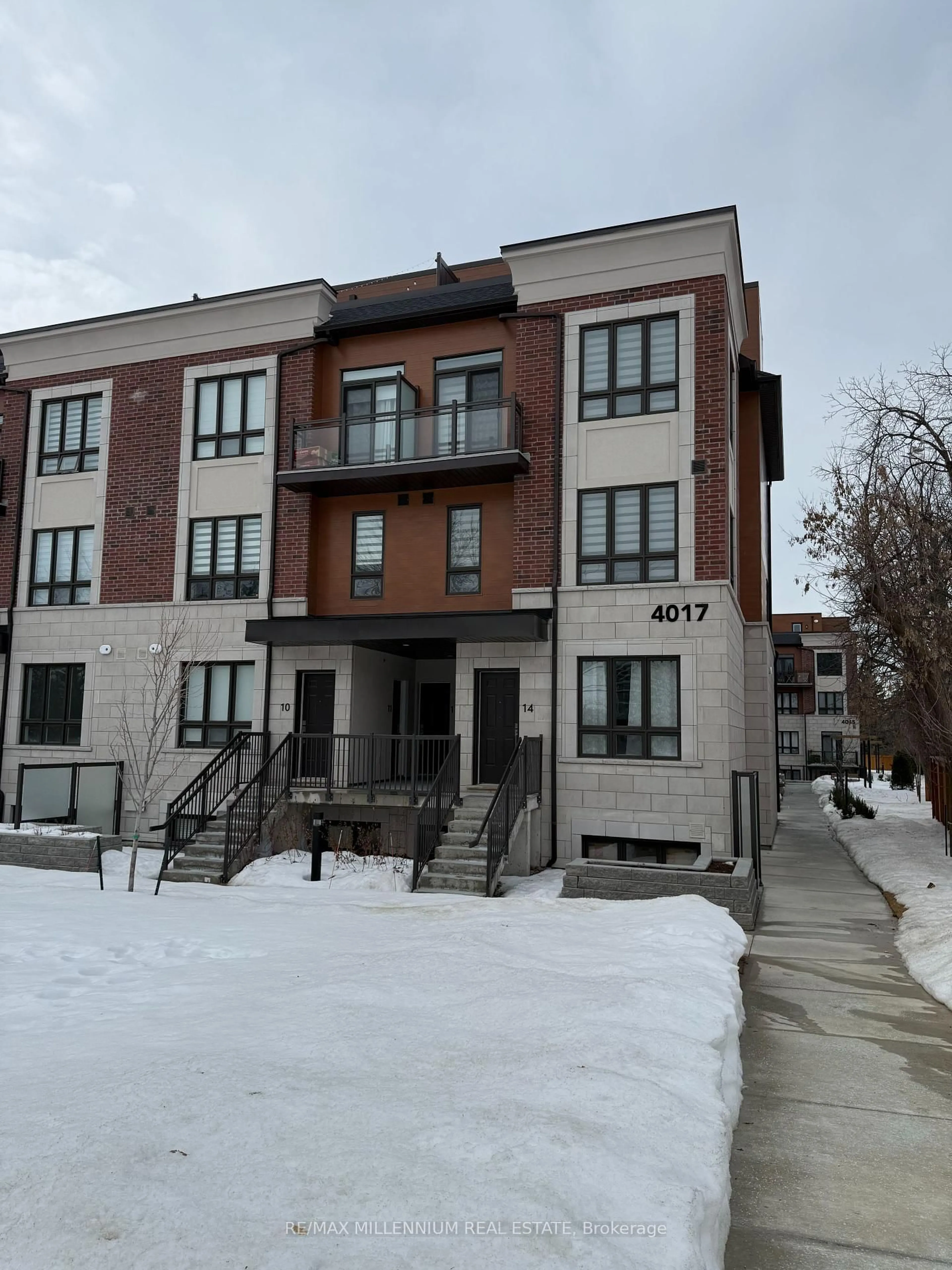 Home with brick exterior material, street for 4017 Hickory Dr #16, Mississauga Ontario L4W 0G6