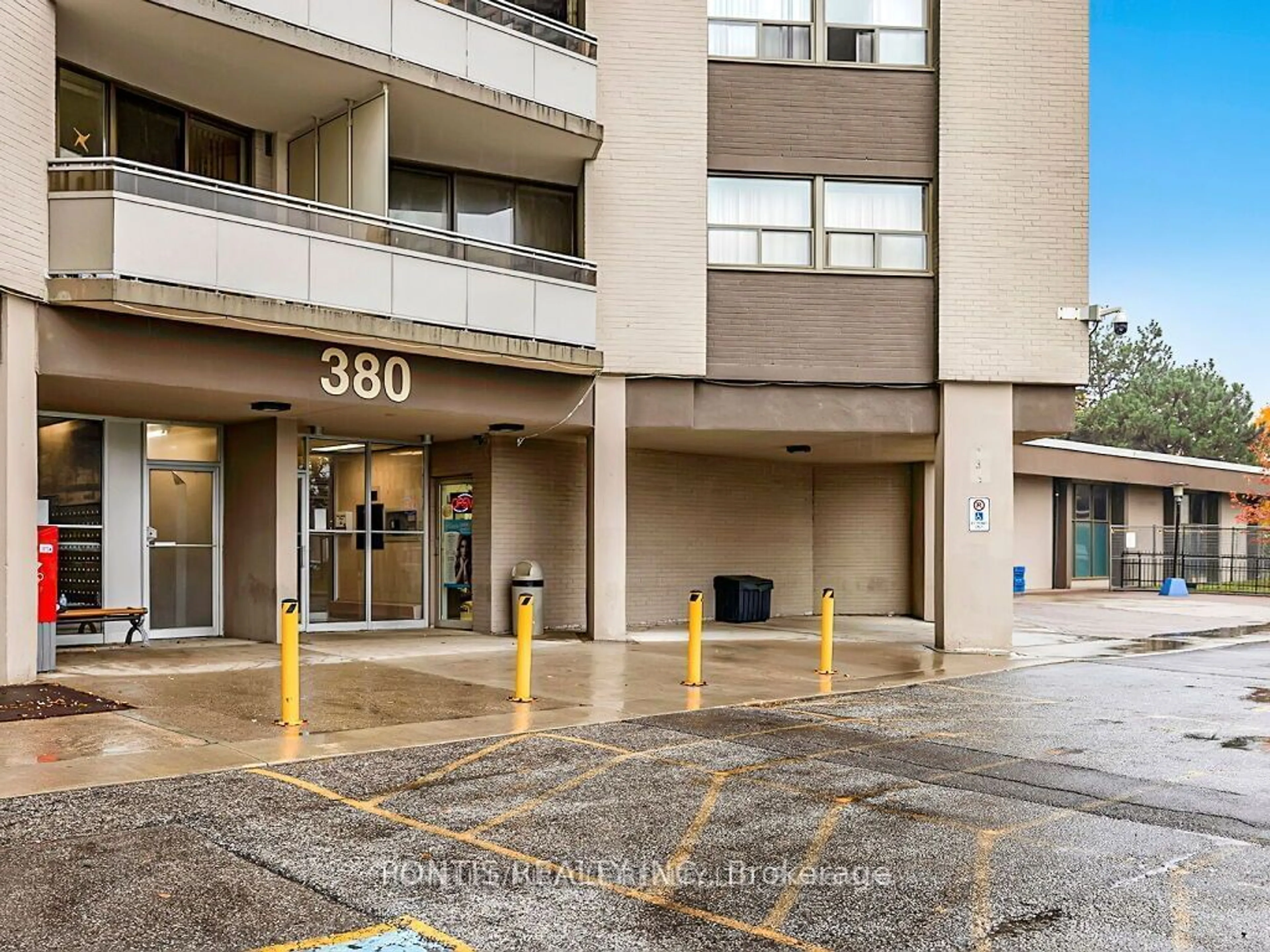 Indoor foyer for 380 Dixon Rd #1501, Toronto Ontario M9R 1T3