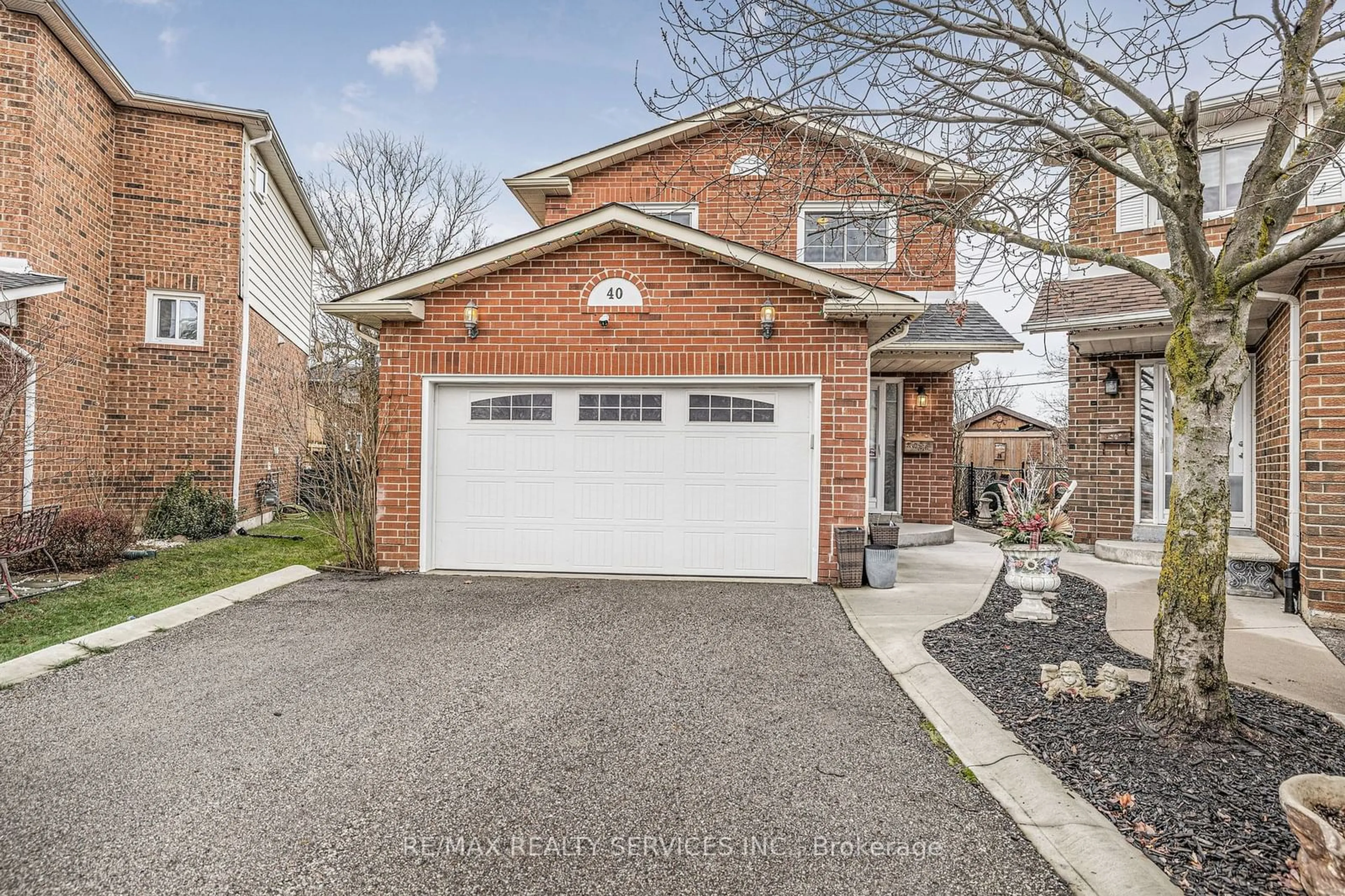 Home with brick exterior material, street for 40 Crenshaw Crt, Brampton Ontario L6Z 1W9