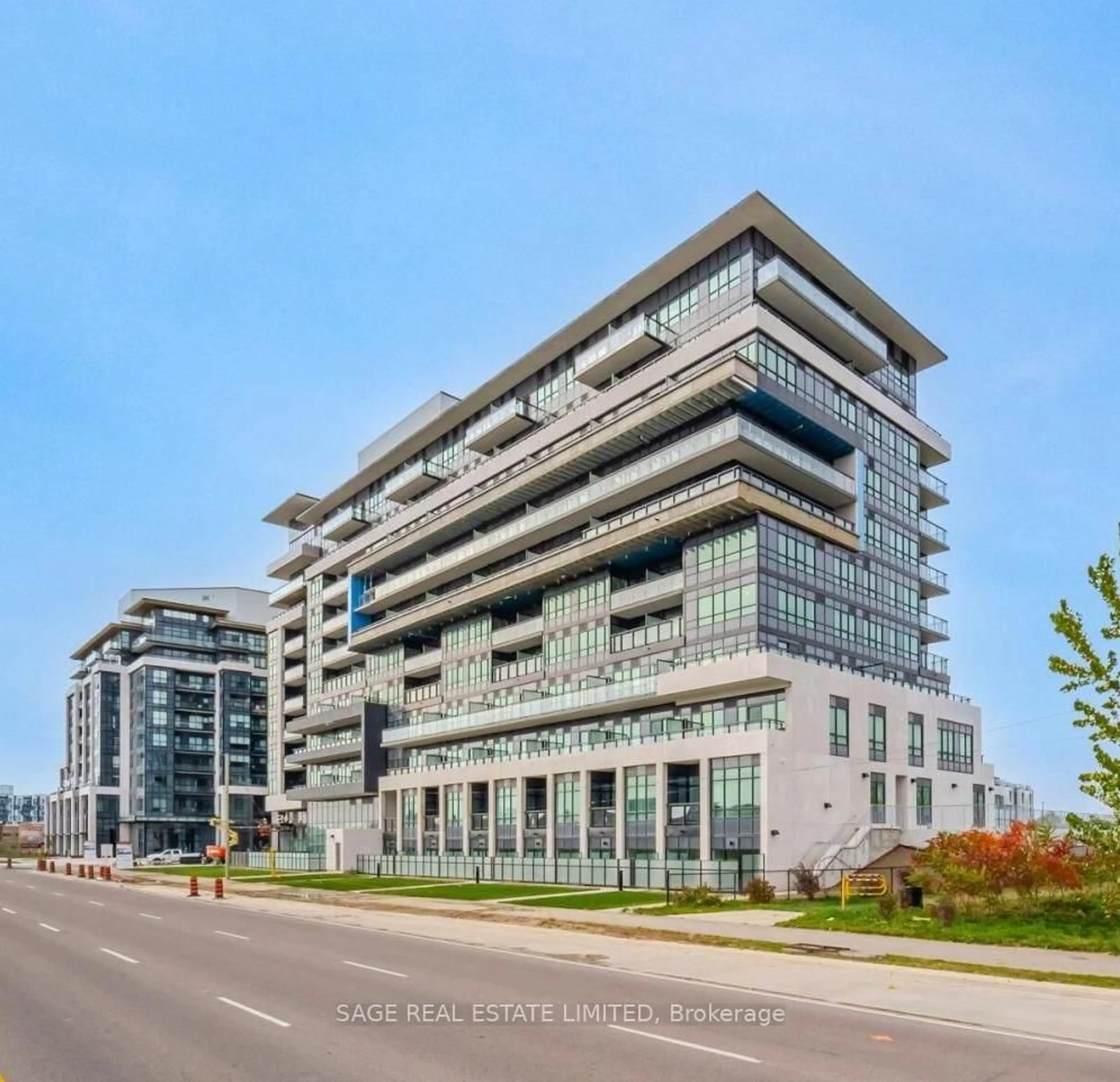 Indoor foyer for 395 Dundas St #630, Oakville Ontario L6M 5P9