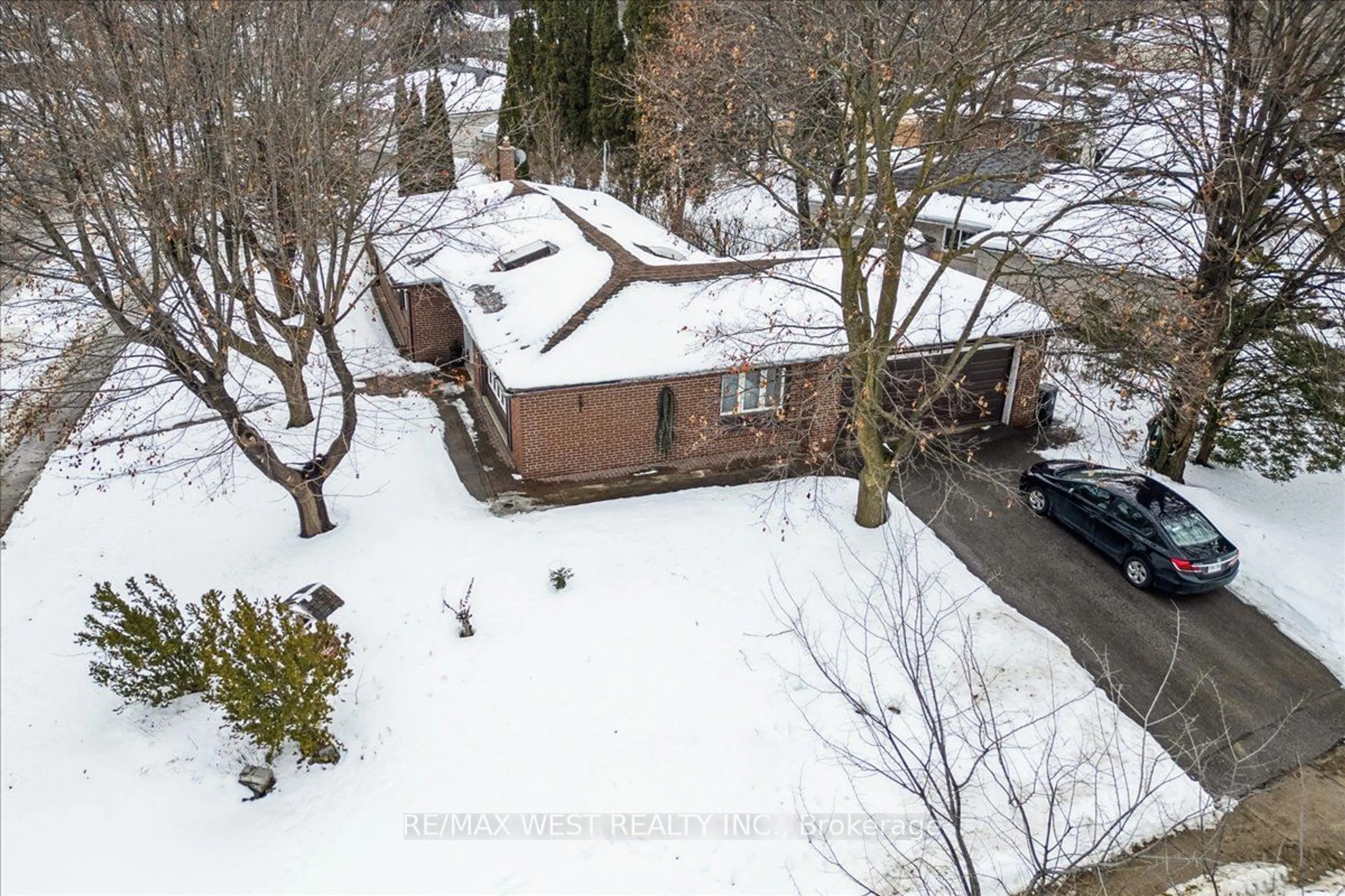 A pic from outside/outdoor area/front of a property/back of a property/a pic from drone, street for 52 Broadfield Dr, Toronto Ontario M9C 1L7