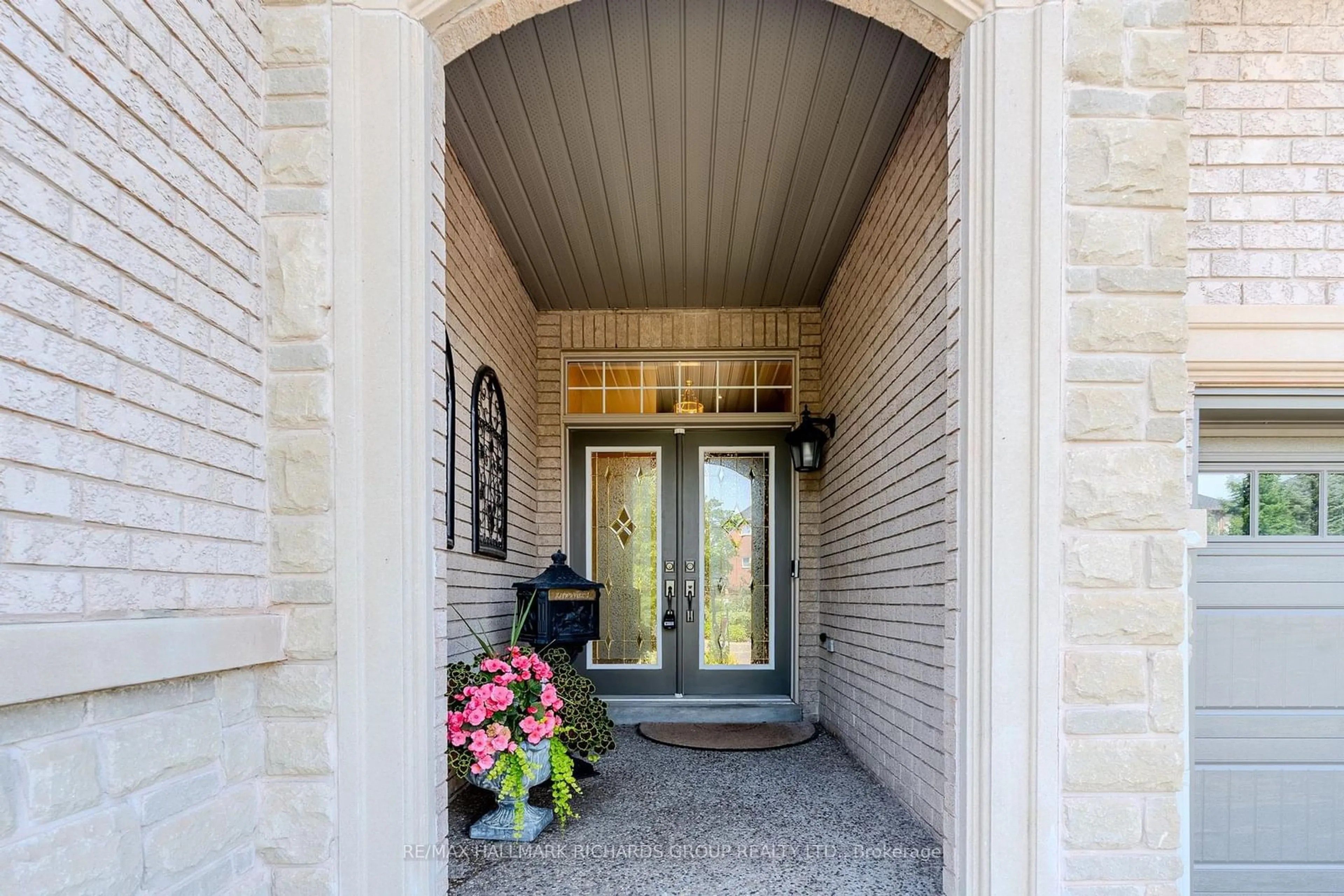 Indoor entryway for 2254 Rockingham Dr #5, Oakville Ontario L6H 7H8