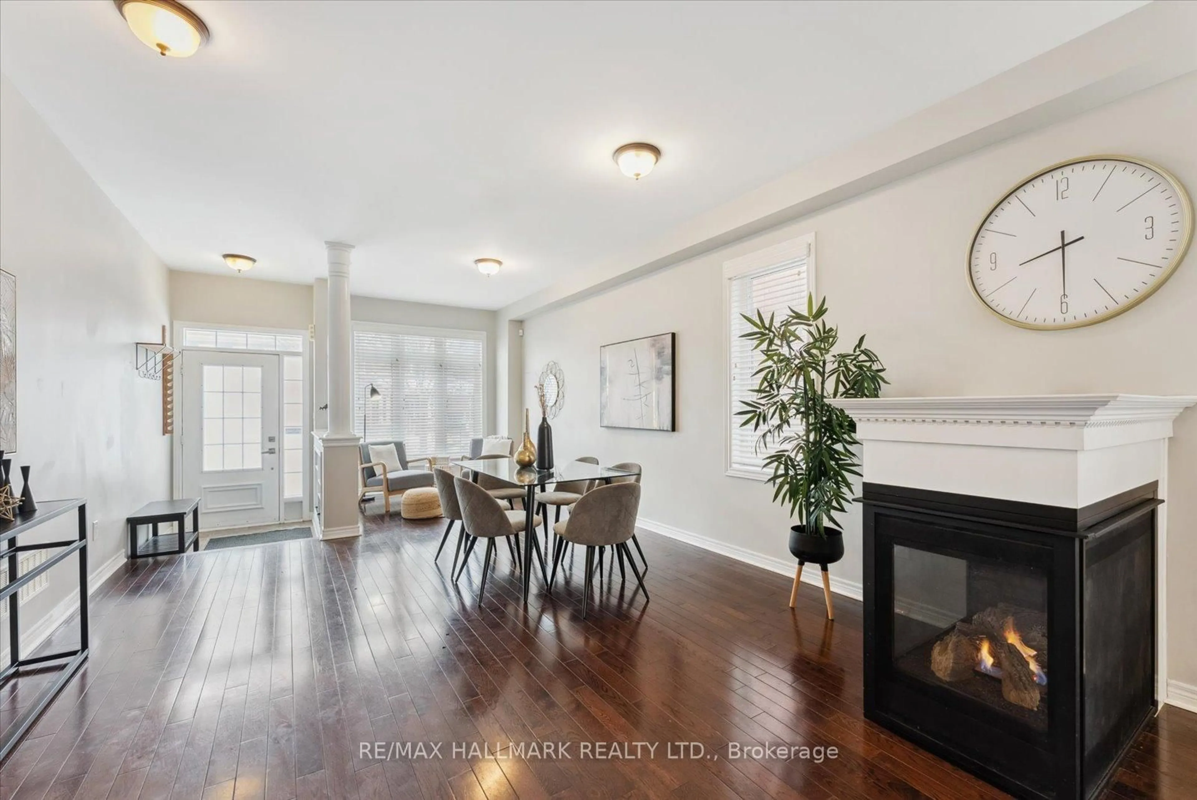 Dining room, wood/laminate floor for 343 Giddings Cres, Milton Ontario L9T 7A4