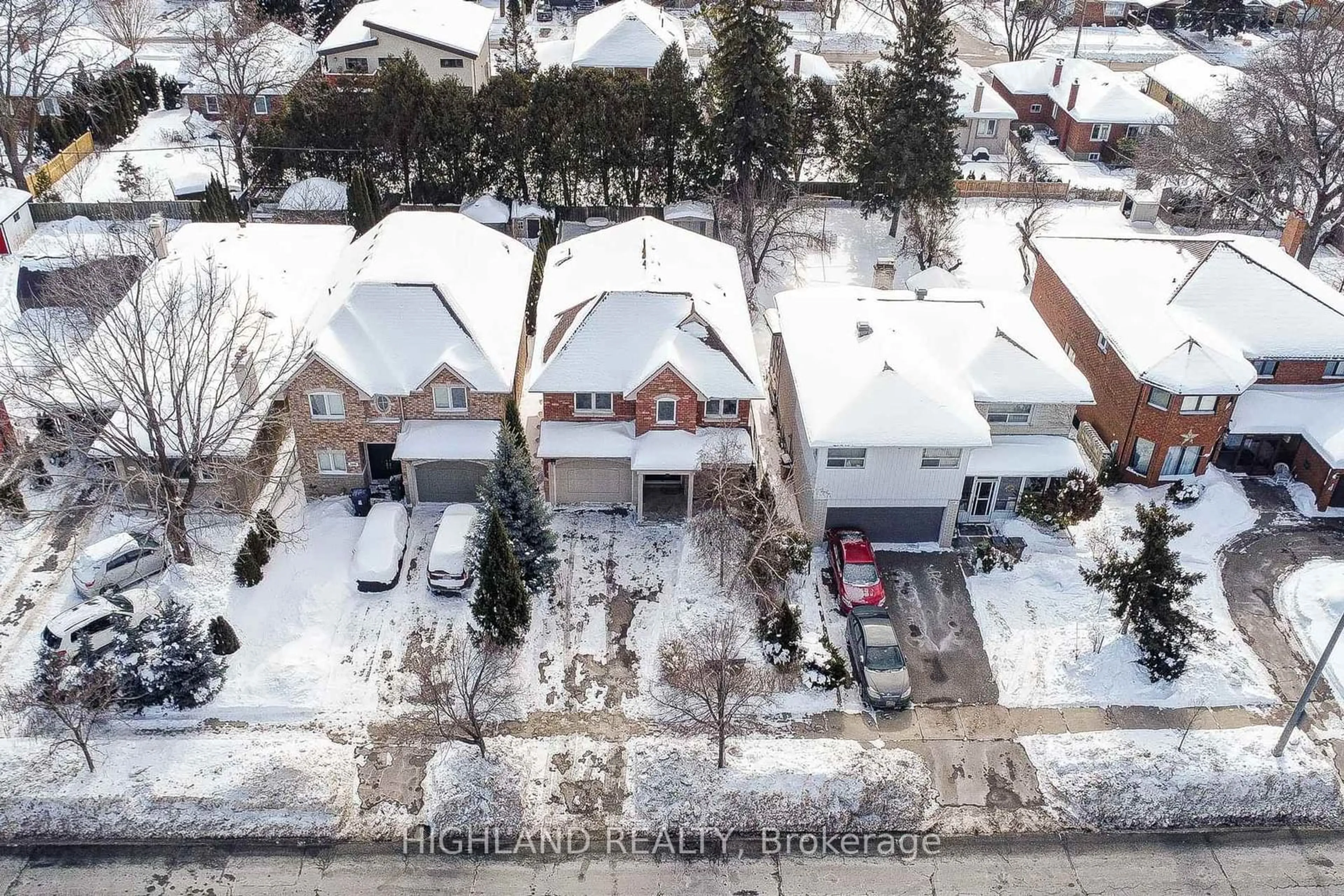 A pic from outside/outdoor area/front of a property/back of a property/a pic from drone, street for 3971 Bloor St, Toronto Ontario M9B 1M2