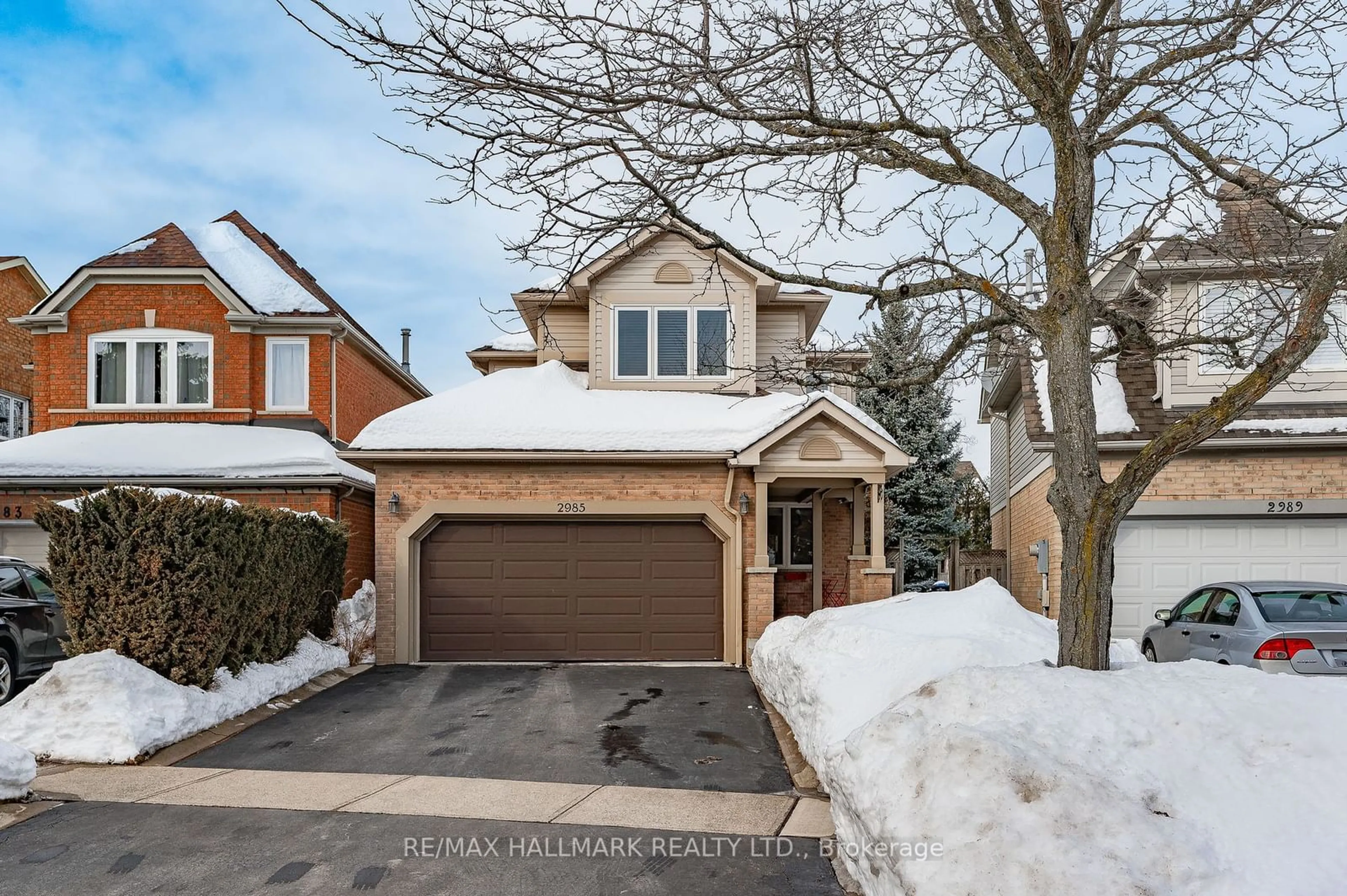 Home with brick exterior material, street for 2985 Gardenview Cres, Mississauga Ontario L5M 5T2