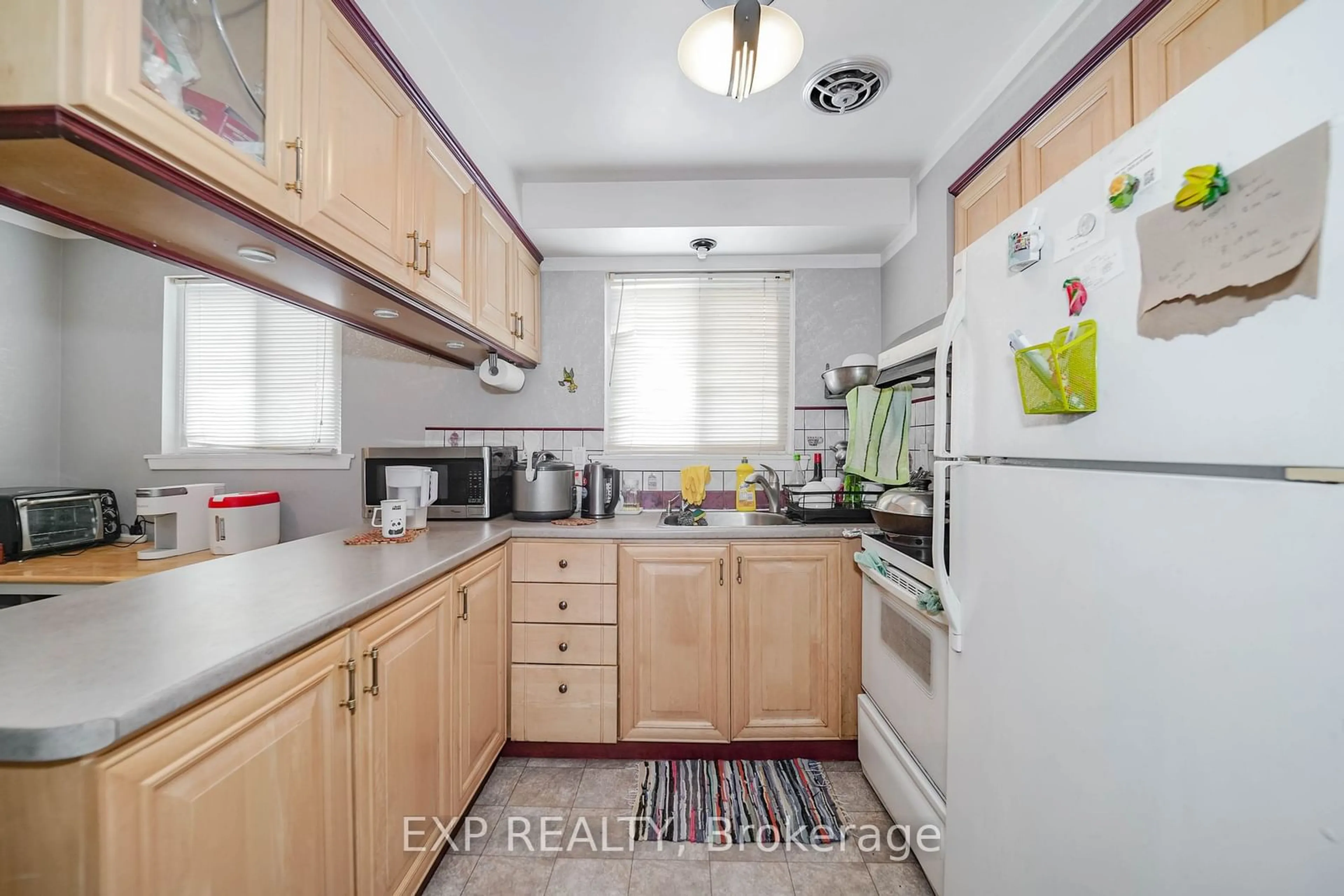 Standard kitchen, unknown for 23 Cloverdale Dr, Brampton Ontario L6T 2T5