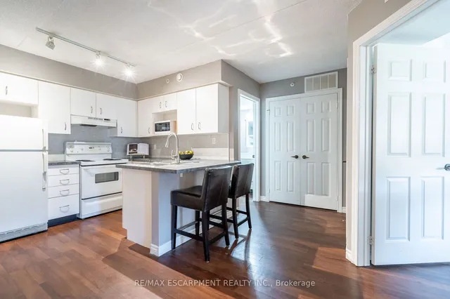 Additional property image - 4015 Kilmer Dr Unit 308