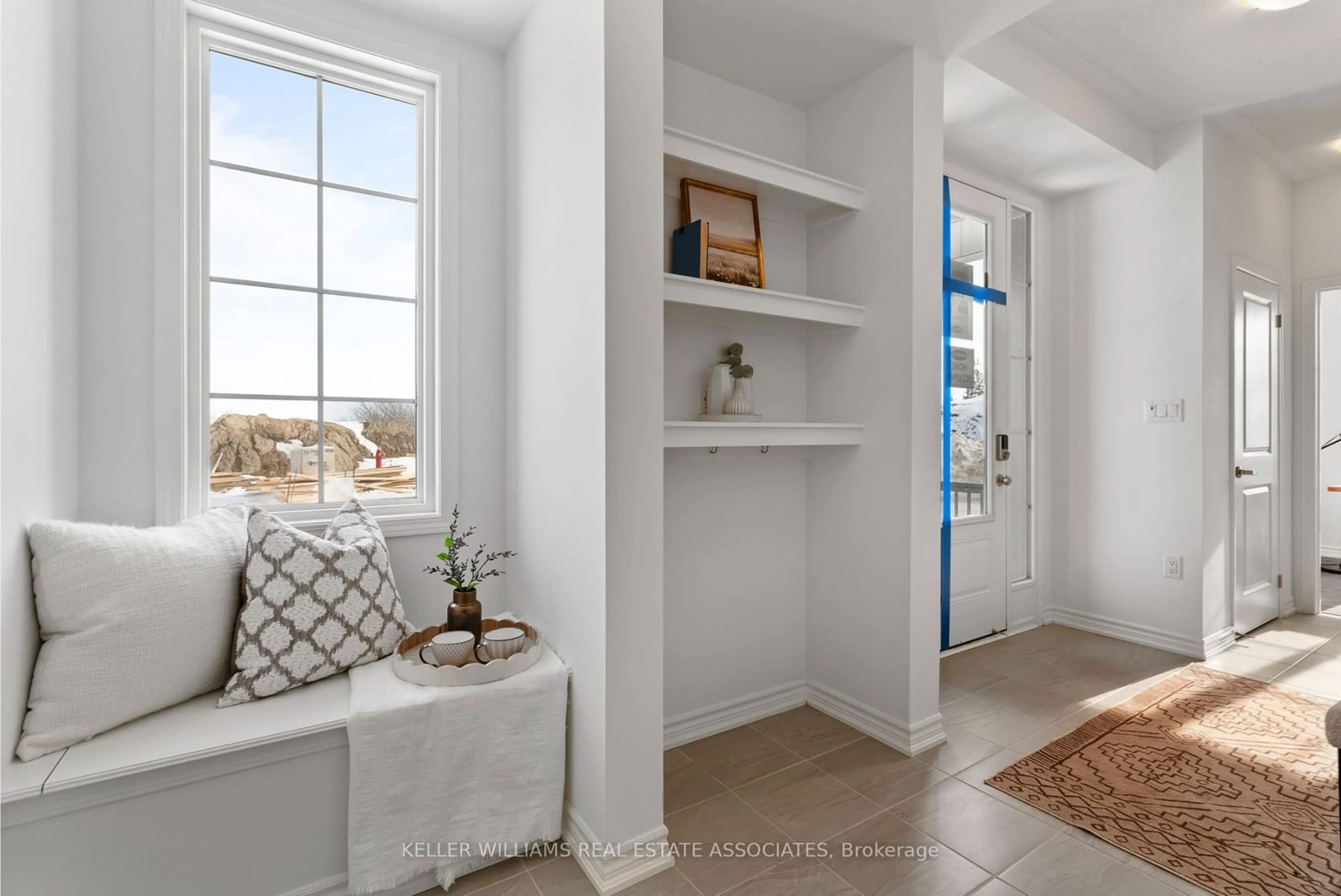 Indoor entryway for 51 Rockface Tr, Caledon Ontario L7C 4P1