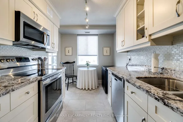 Additional property image - 5280 Lakeshore Rd Unit 801