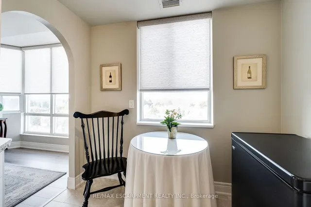 Additional property image - 5280 Lakeshore Rd Unit 801