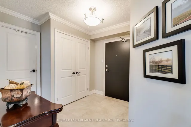 Additional property image - 5280 Lakeshore Rd Unit 801