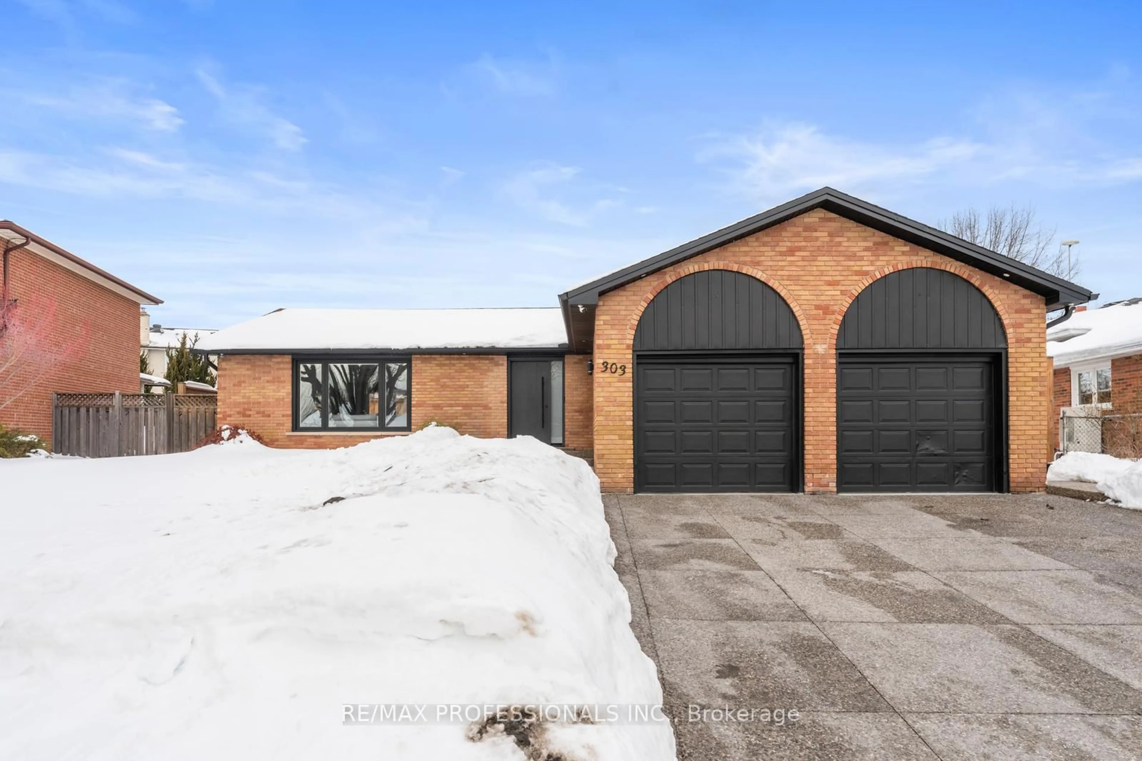 Unknown for 303 Mary St, Oakville Ontario L6K 3P5