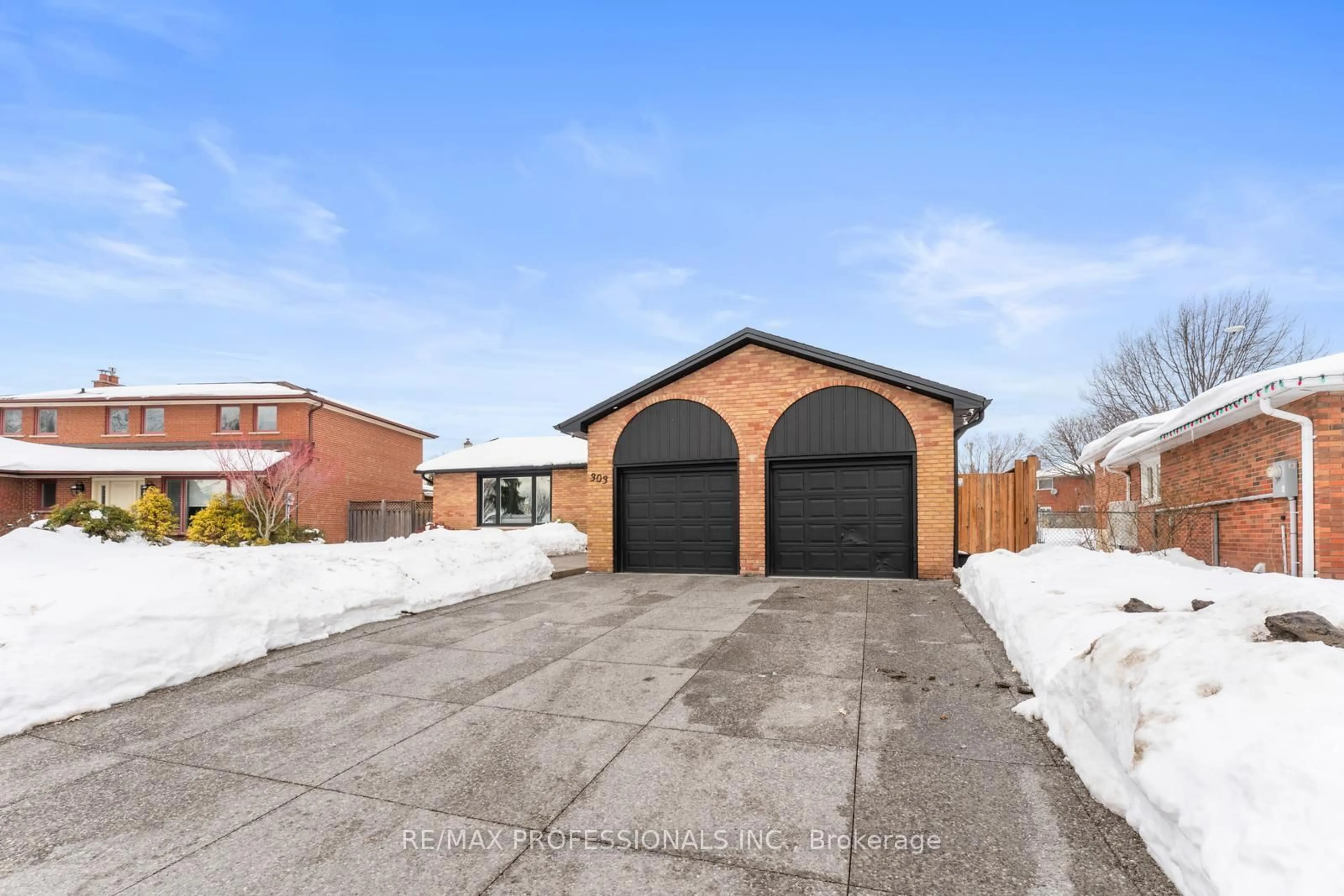 Unknown for 303 Mary St, Oakville Ontario L6K 3P5