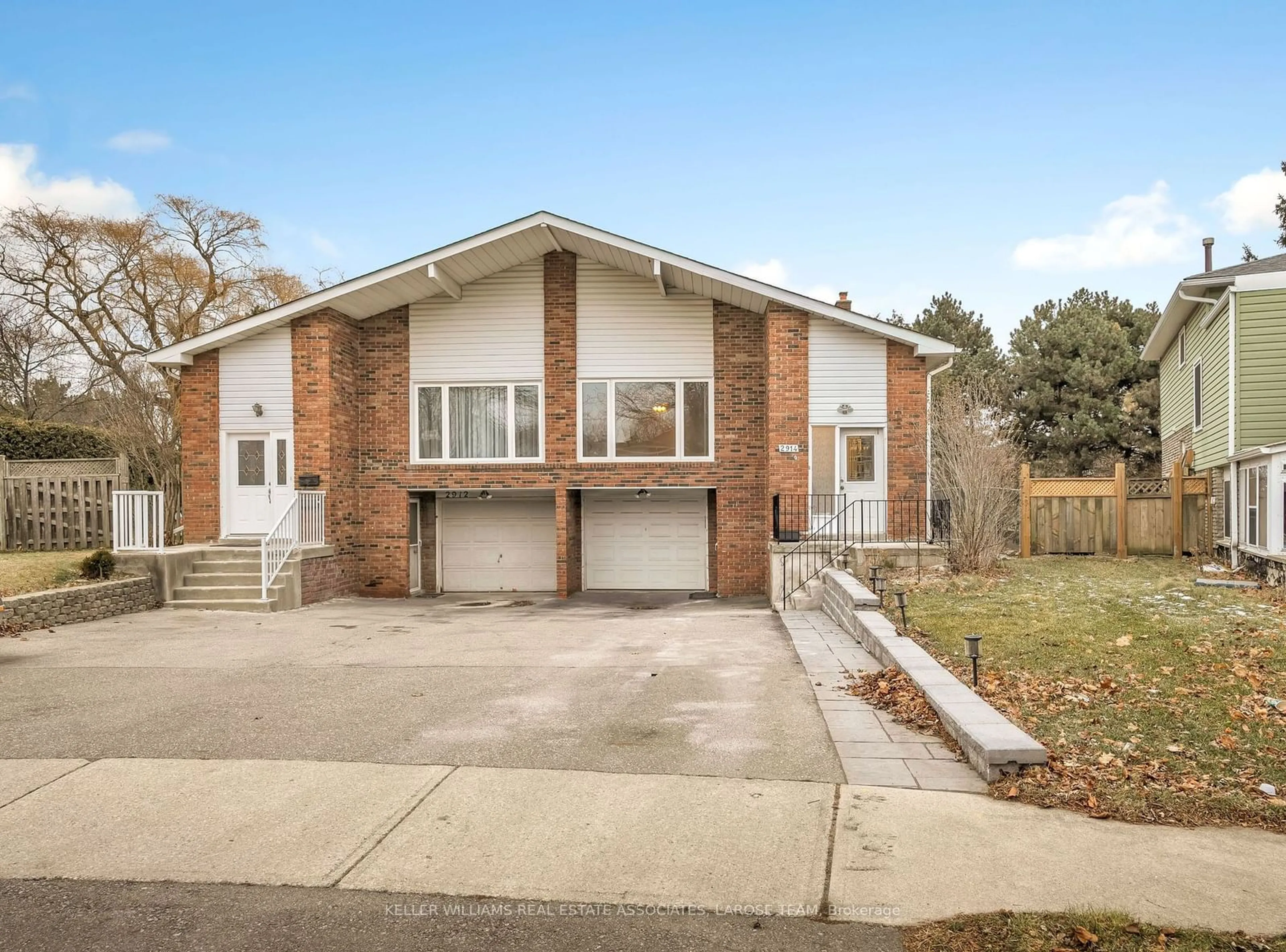 Home with brick exterior material, street for 2914 Windjammer Rd, Mississauga Ontario L5L 1S7