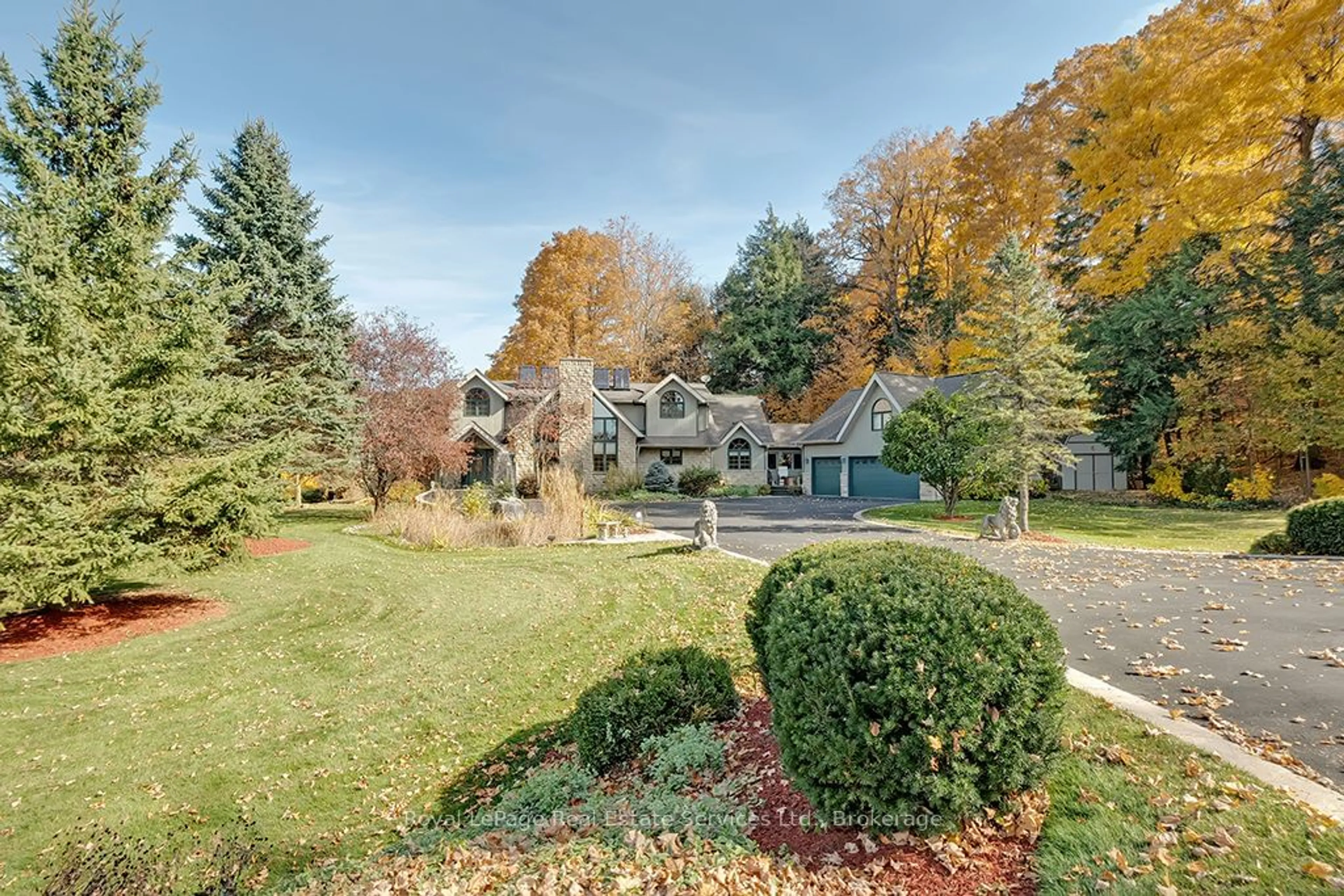 A pic from outside/outdoor area/front of a property/back of a property/a pic from drone, unknown for 6 TURTLE LAKE Dr, Halton Hills Ontario L7J 2W7