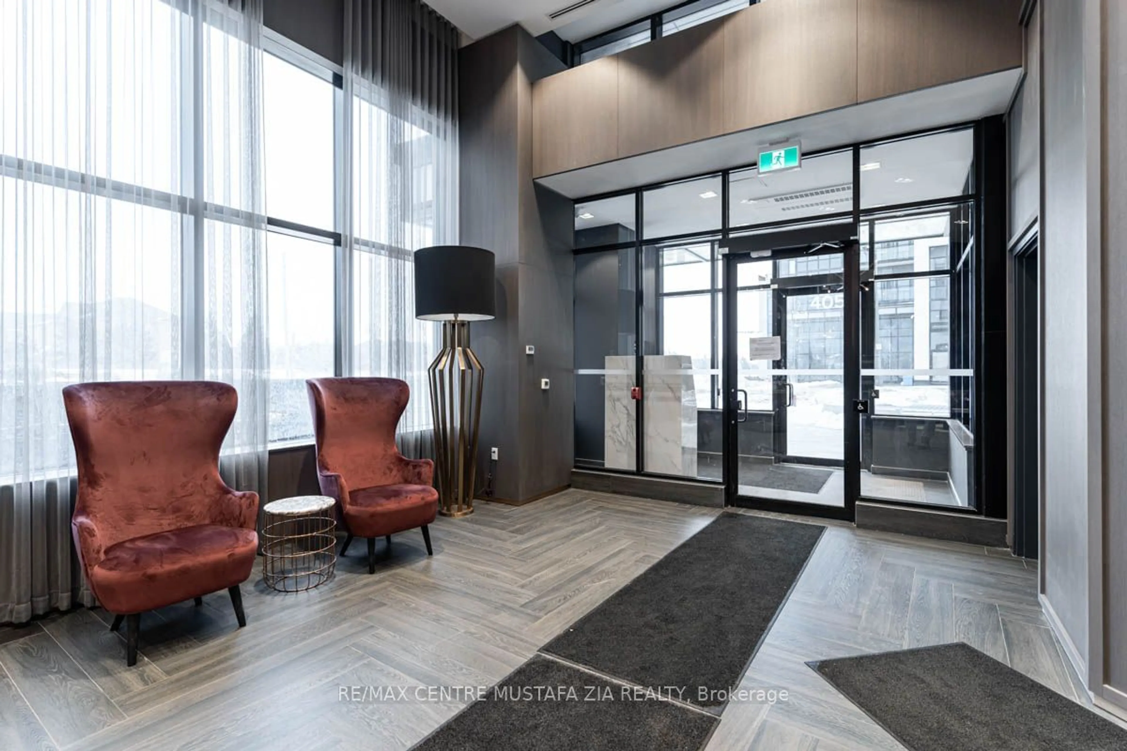 Indoor foyer for 395 Dundas St #217, Oakville Ontario L6M 5R8