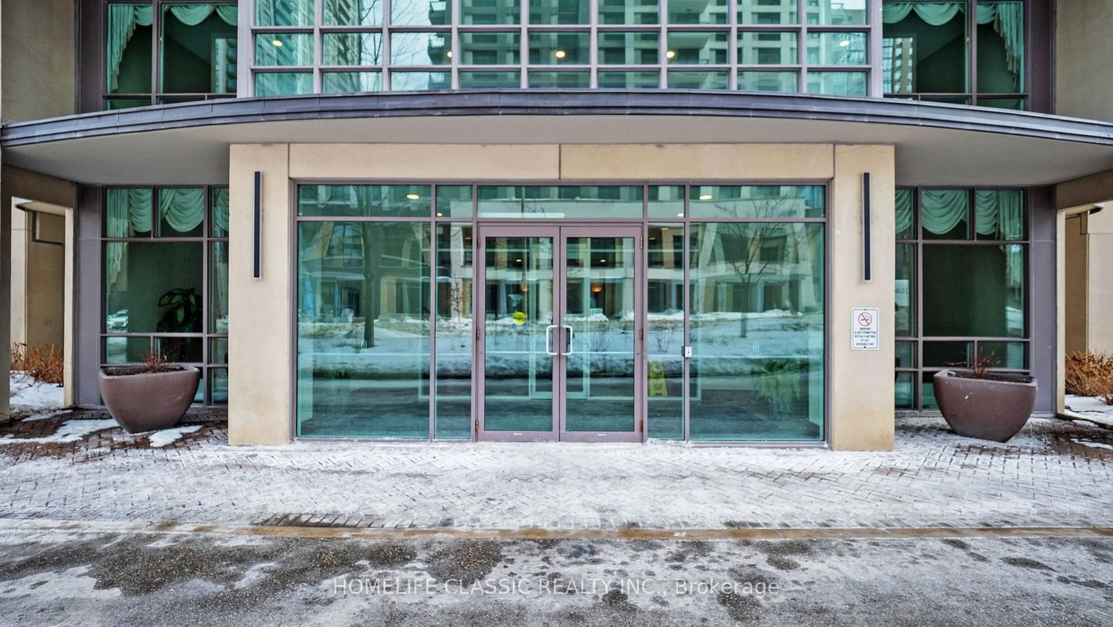 Indoor foyer for 156 Enfield Pl #1812, Mississauga Ontario L5B 4L8