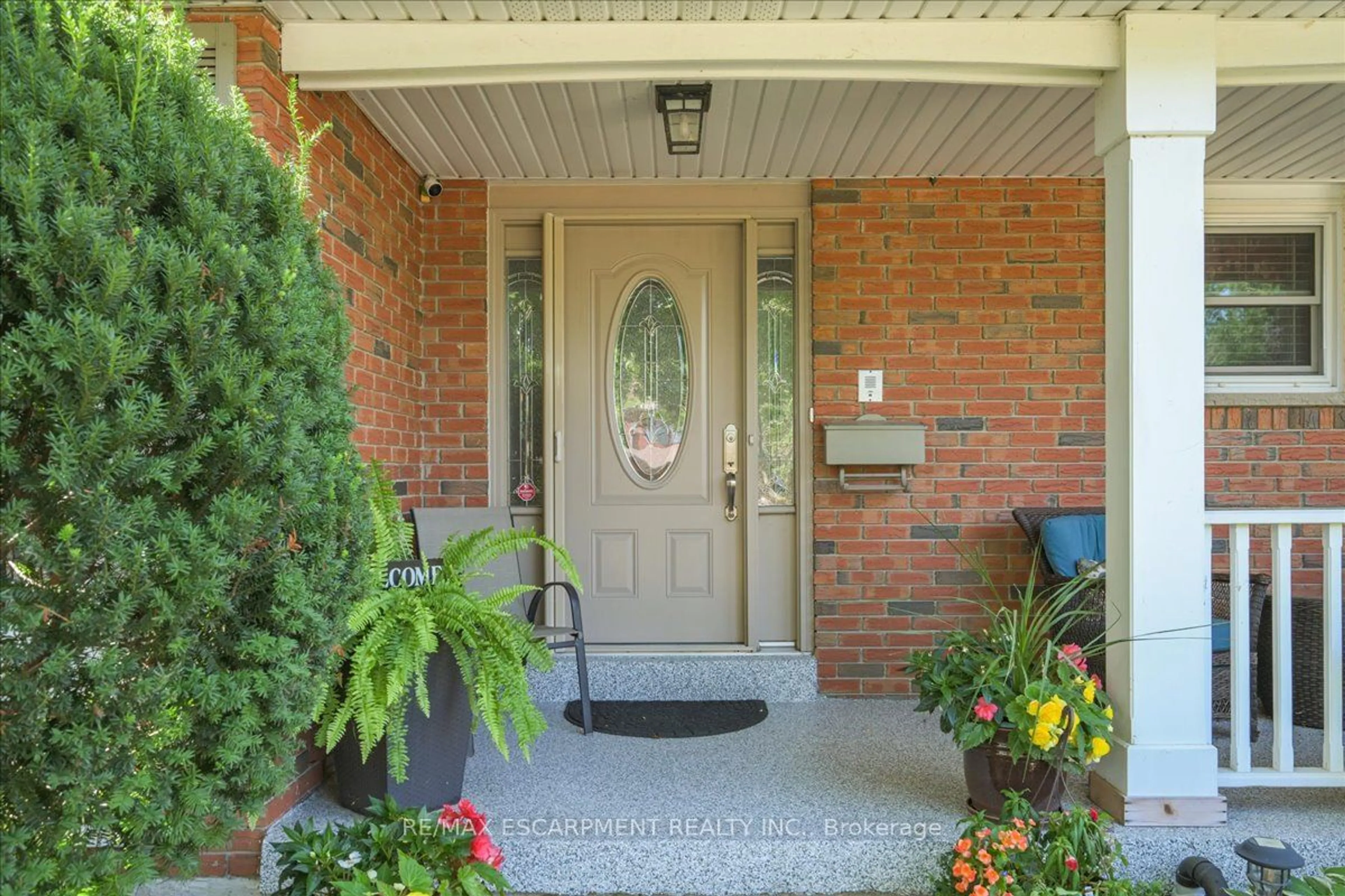 Indoor entryway for 1580 WOODEDEN Dr, Mississauga Ontario L5H 3S5