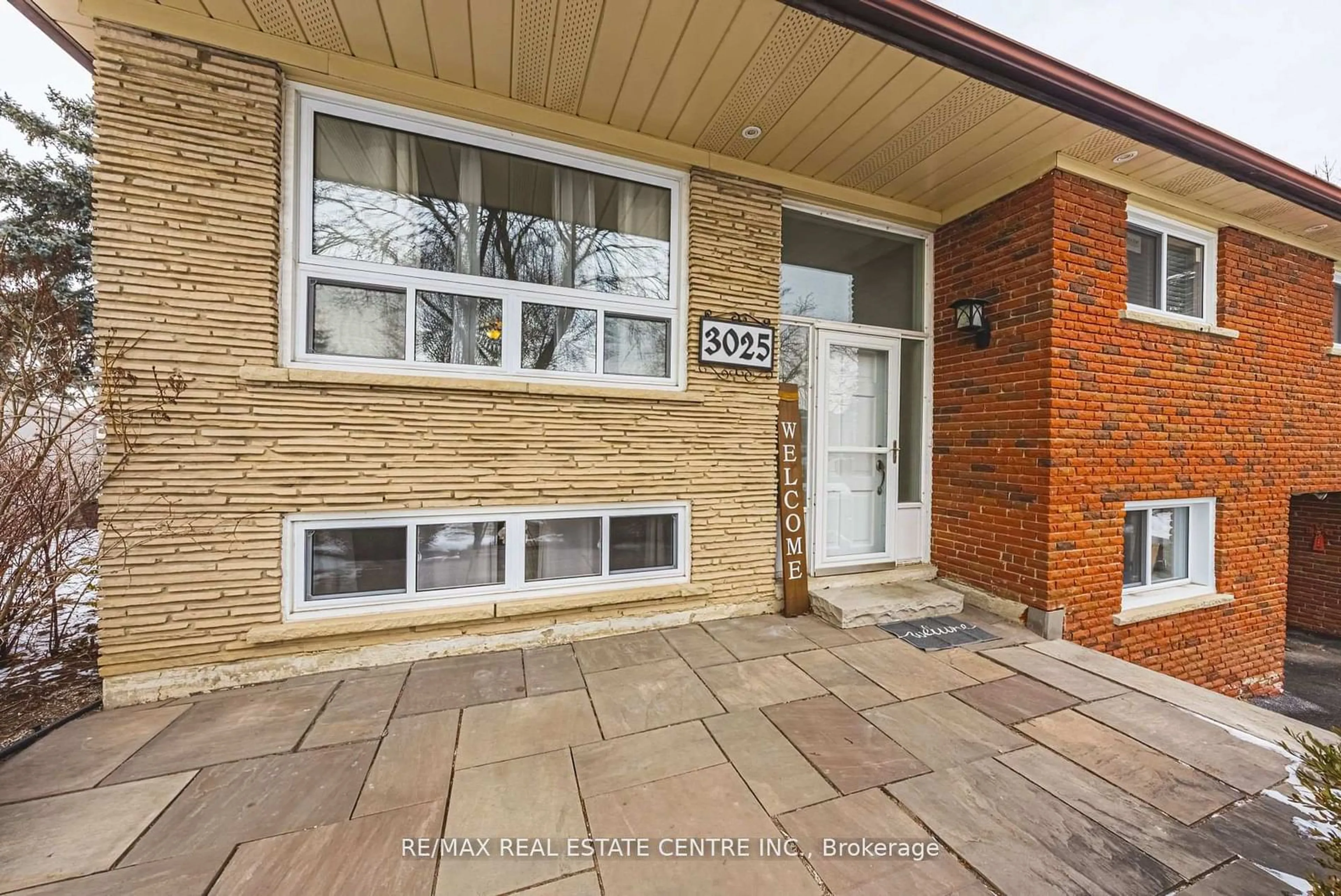 Home with brick exterior material, street for 3025 Ballad Dr, Mississauga Ontario L4T 1Z6