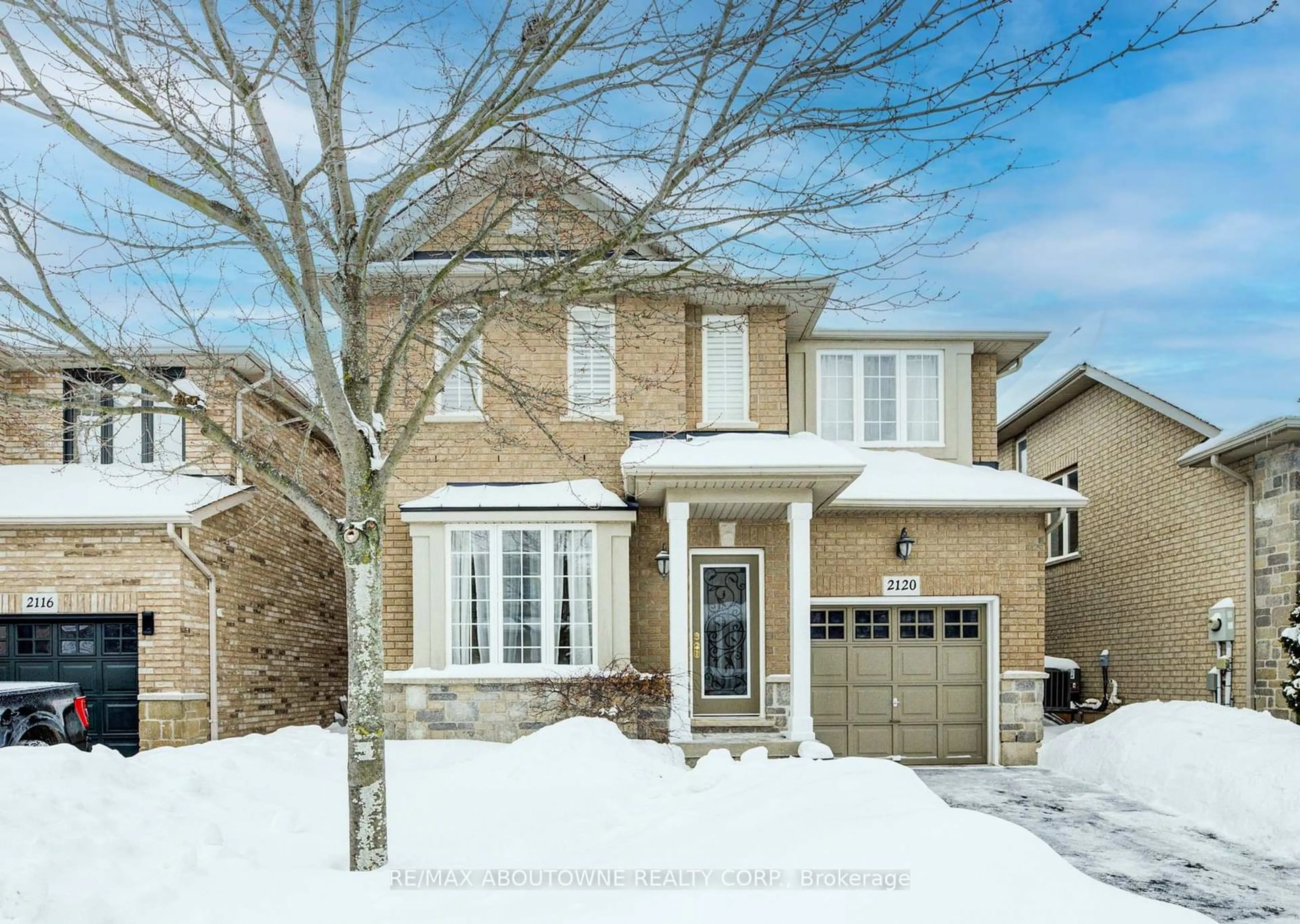 Home with brick exterior material, street for 2120 Brookhaven Cres, Oakville Ontario L6M 5B8