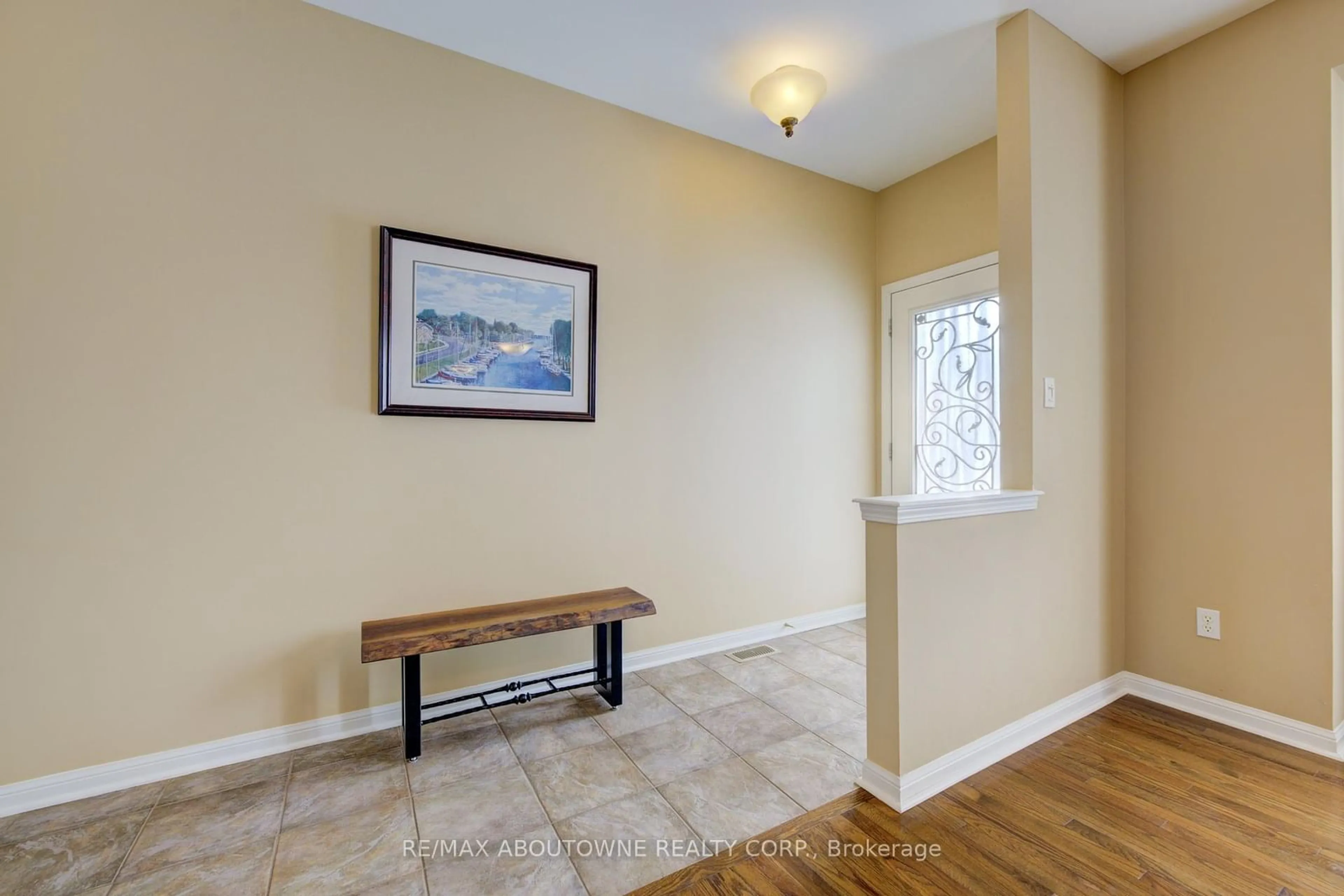 Indoor entryway for 2120 Brookhaven Cres, Oakville Ontario L6M 5B8