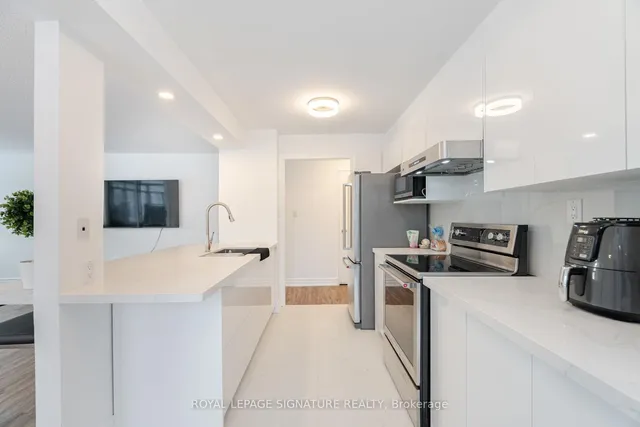 Additional property image - 1300 Mississauga Valley Blvd Unit 211