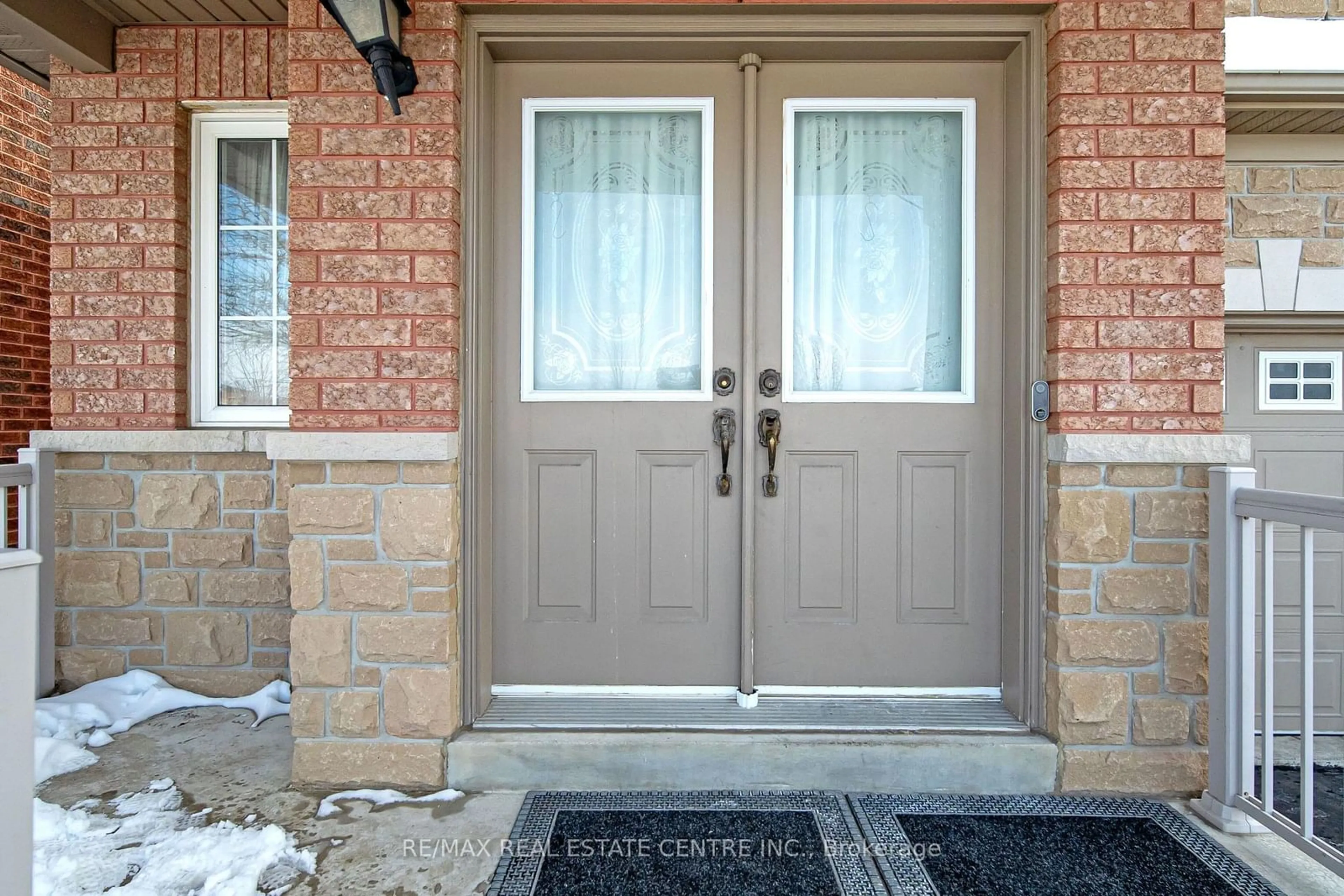 Indoor entryway for 21 Father Tobin Rd, Brampton Ontario L6R 3K2