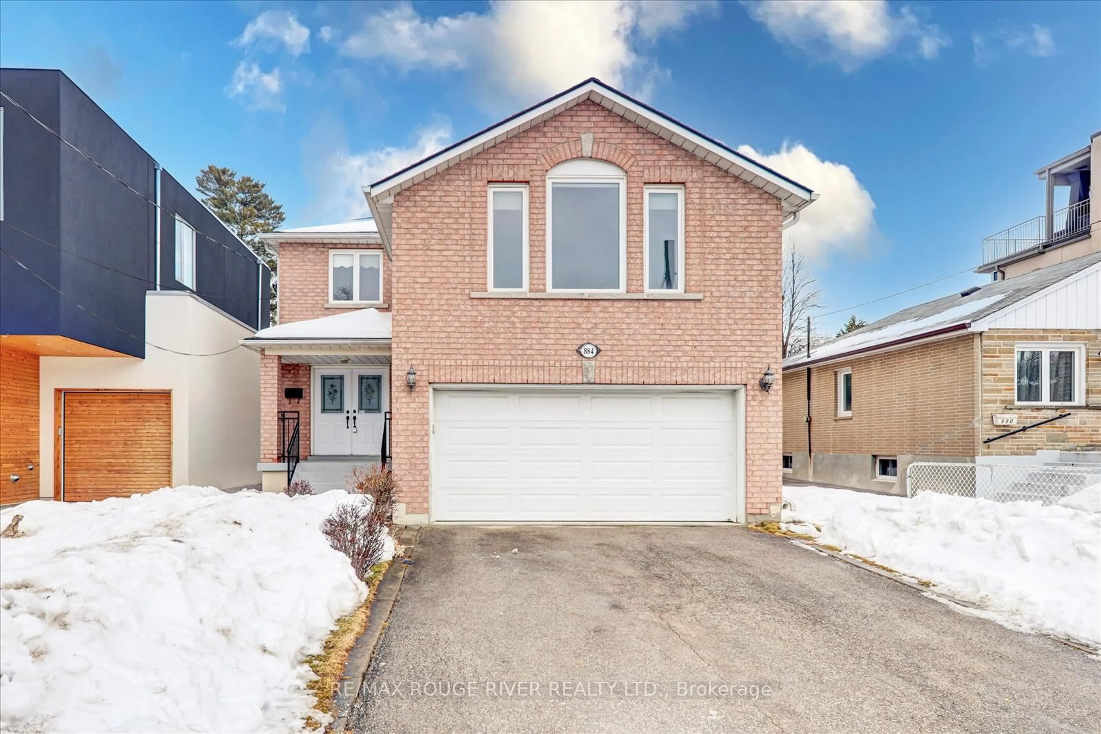 Home with brick exterior material, street for 884 Ninth St, Mississauga Ontario L5E 1R9