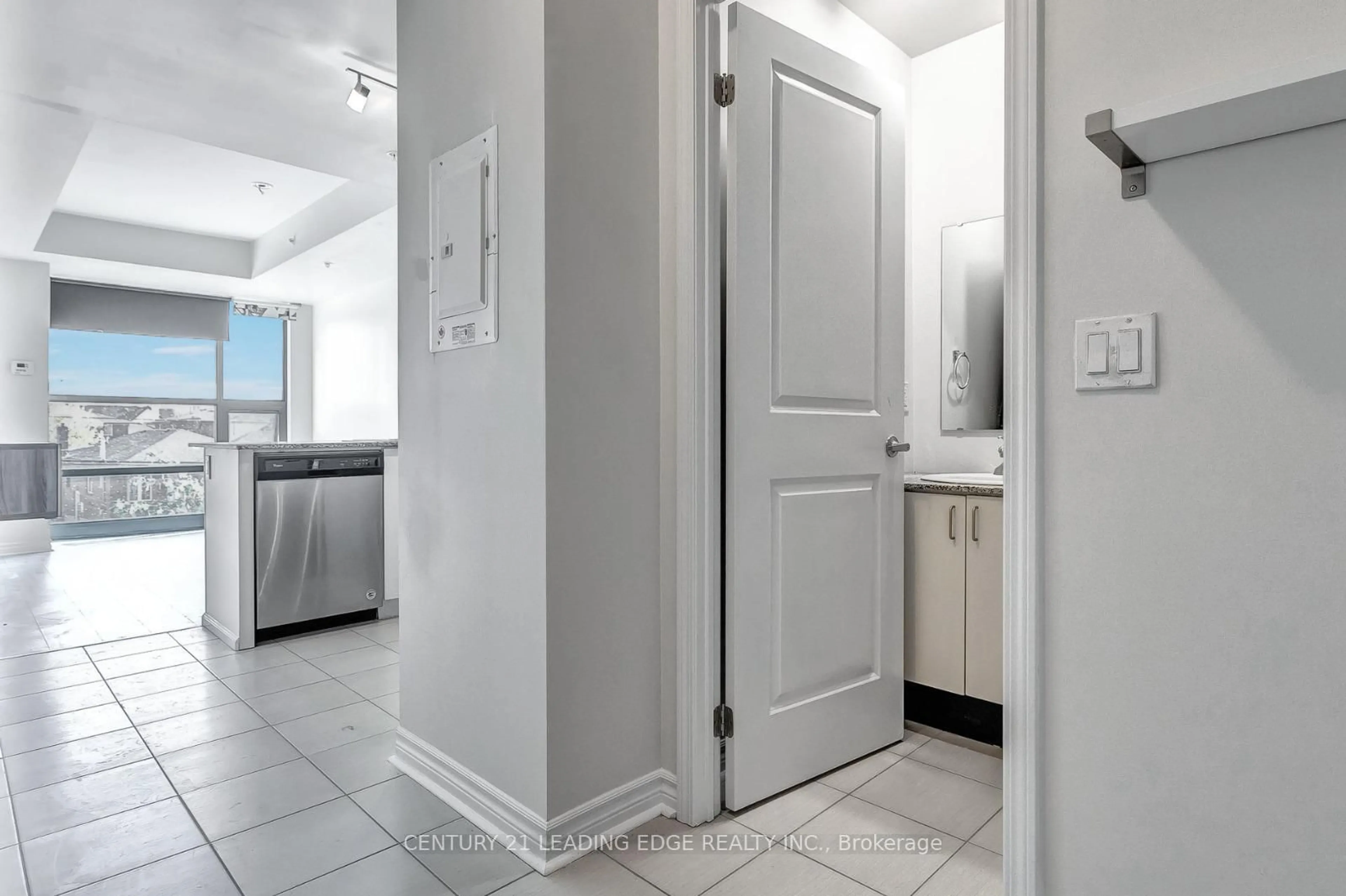 Indoor entryway for 2522 Keele St #215, Toronto Ontario M6L 2N8