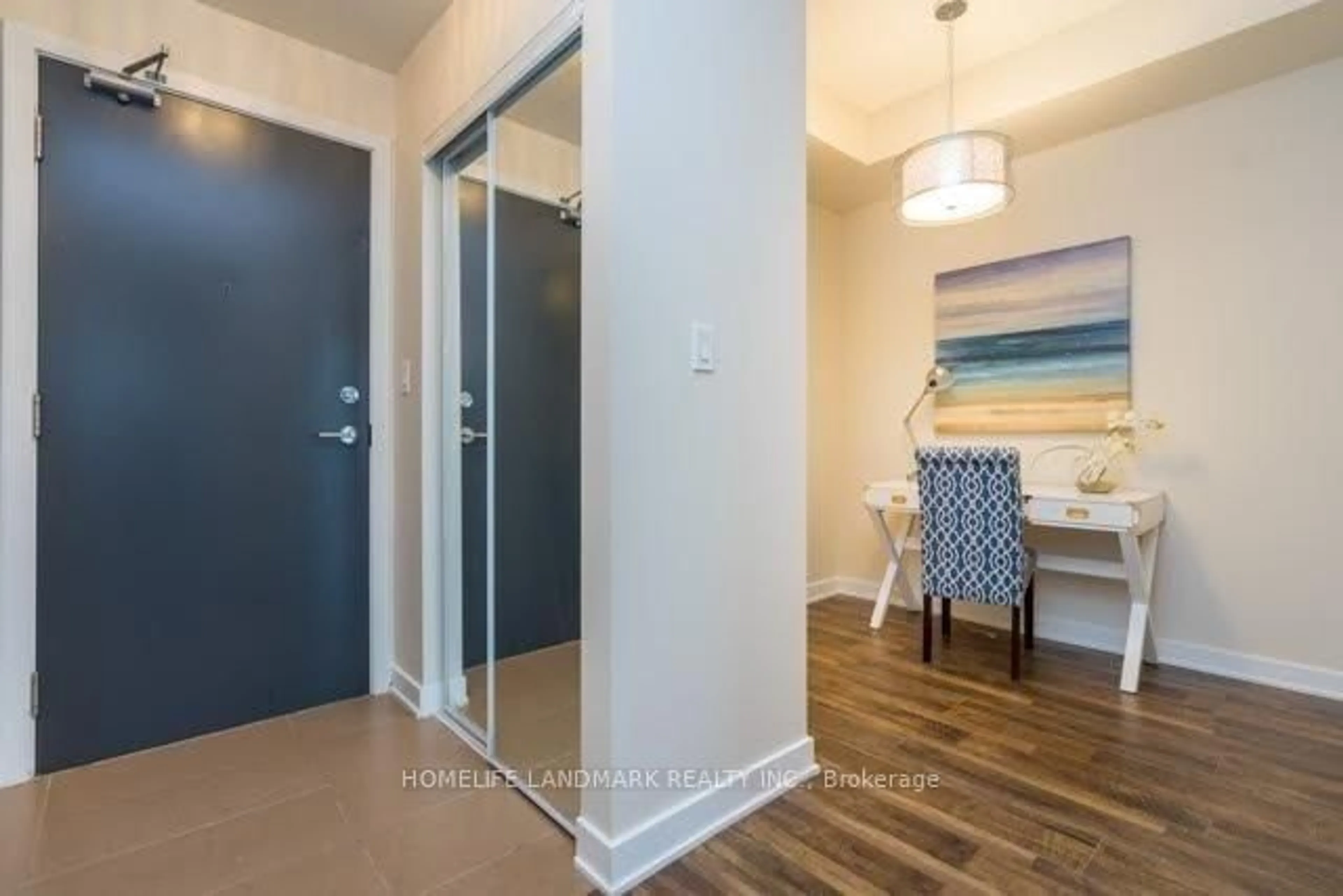 Indoor entryway for 4070 Confederation Pkwy #4208, Mississauga Ontario L5B 0E9