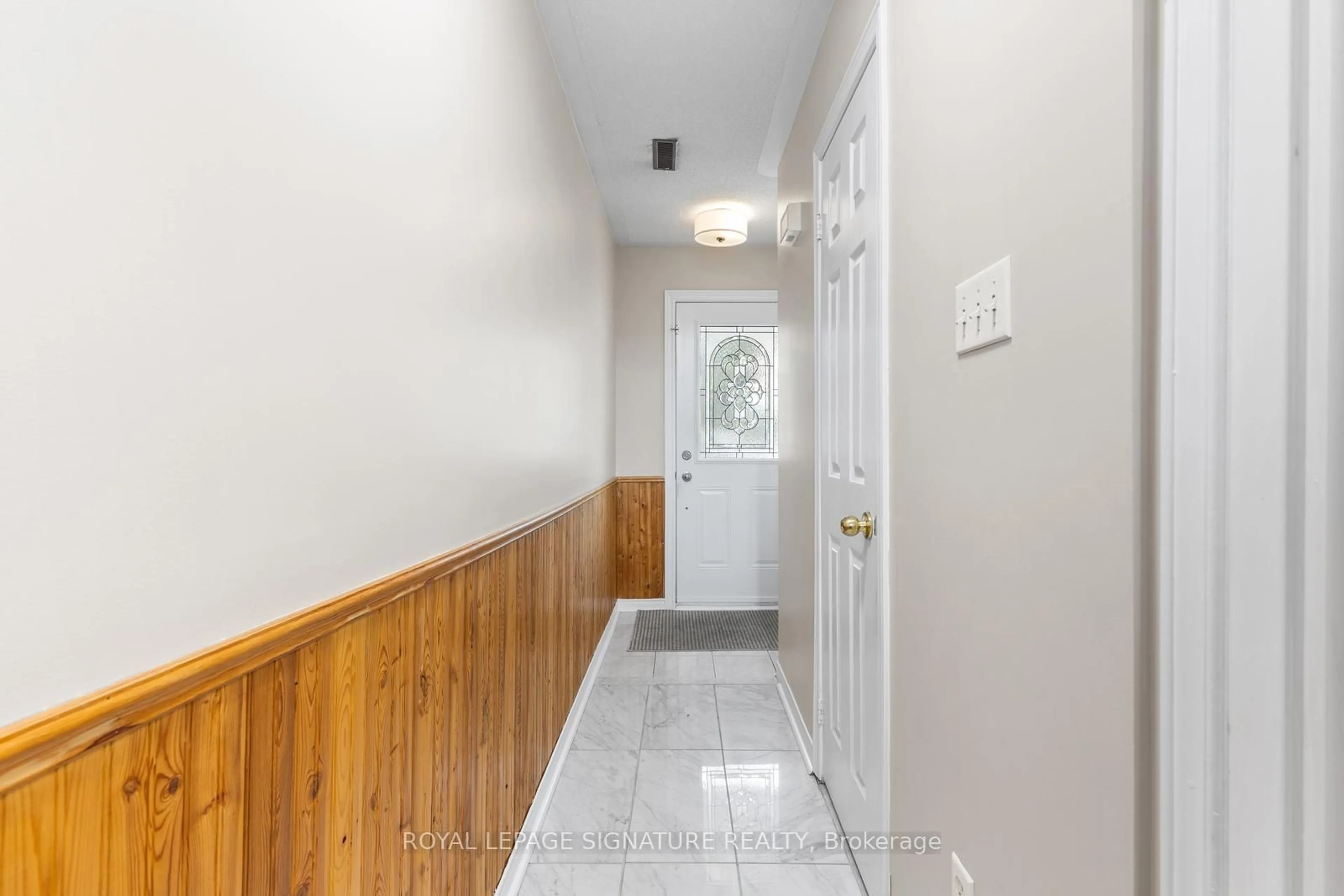 Indoor entryway for 26 Provincial Pl, Brampton Ontario L6S 6C5