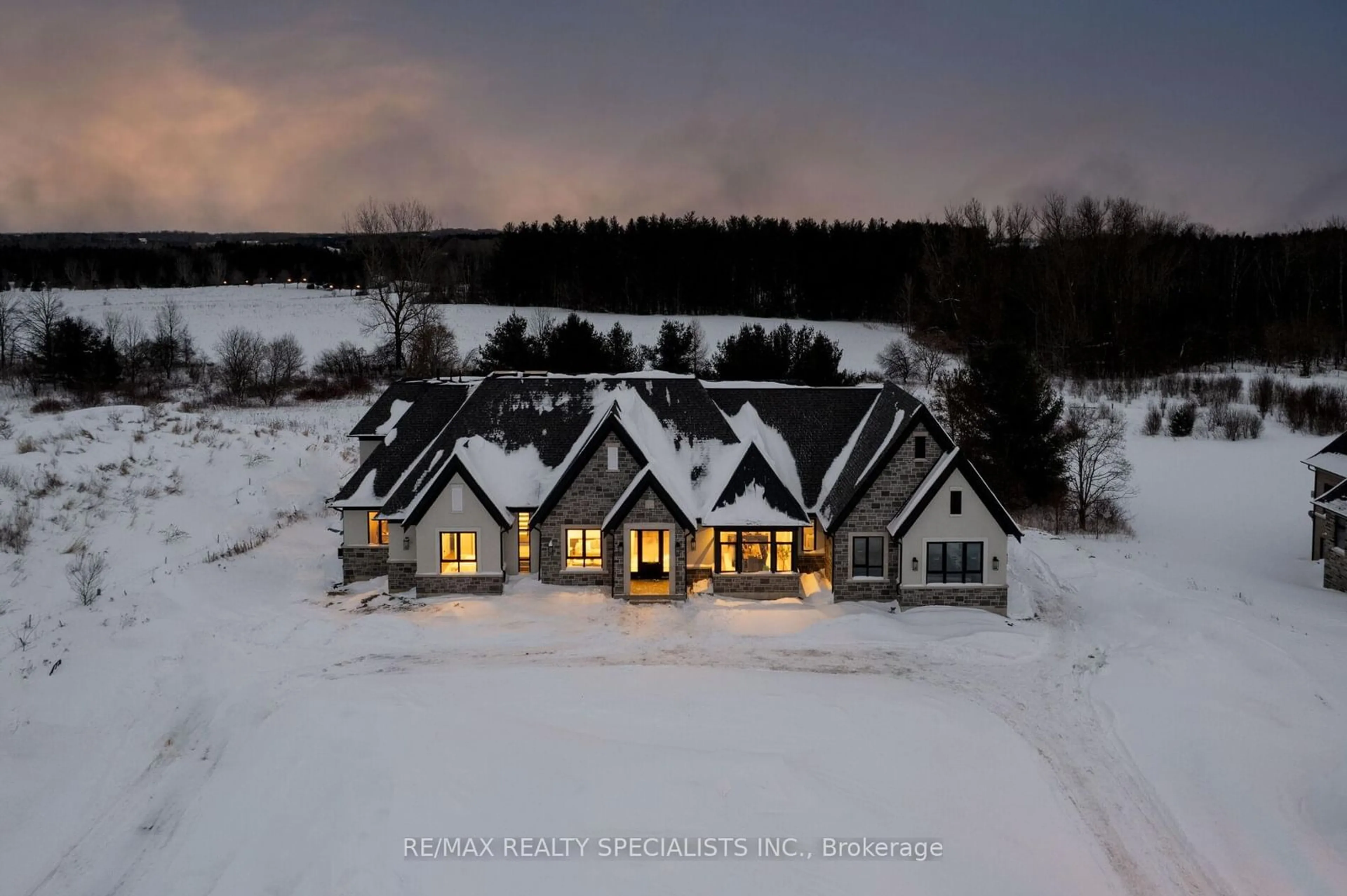 A pic from outside/outdoor area/front of a property/back of a property/a pic from drone, unknown for 13 Mulloy Crt, Caledon Ontario L7E 4J1