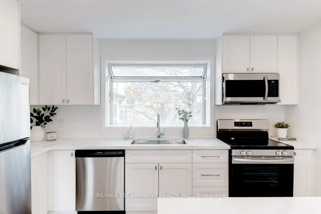Additional property image - 5470 Randolph Cres