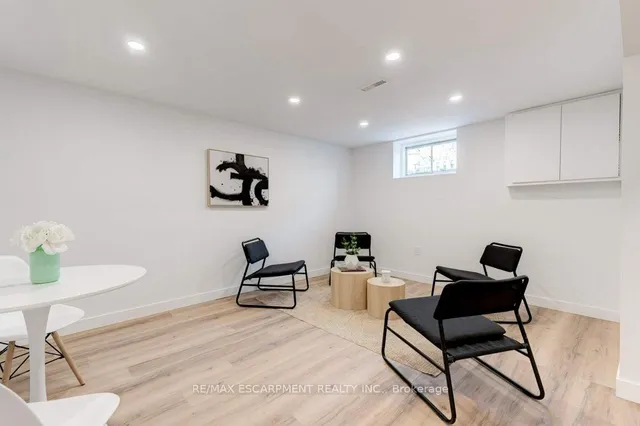 Additional property image - 5470 Randolph Cres