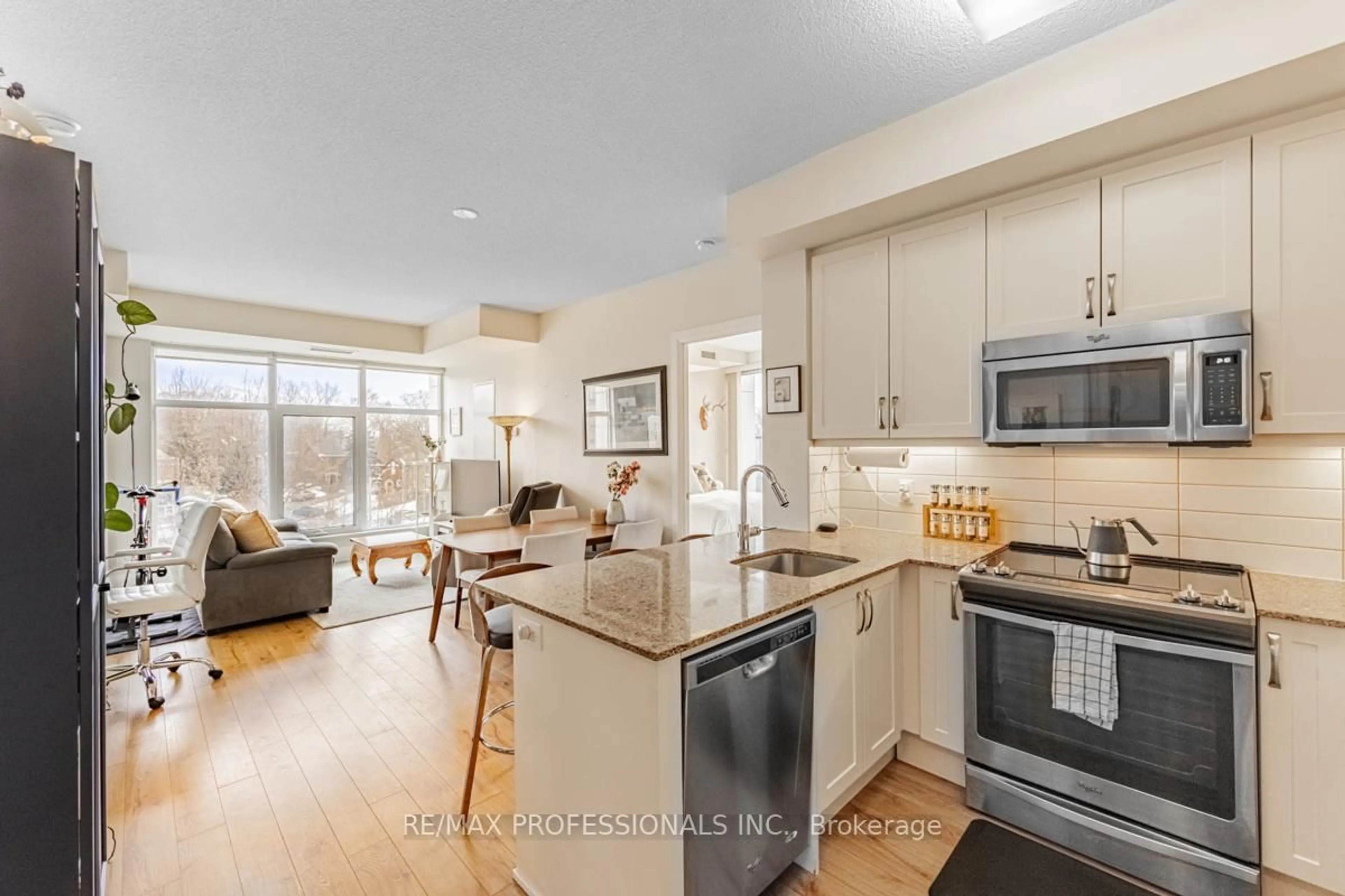 Open concept kitchen, unknown for 2 Old Mill Dr #417, Toronto Ontario M6S 0A2