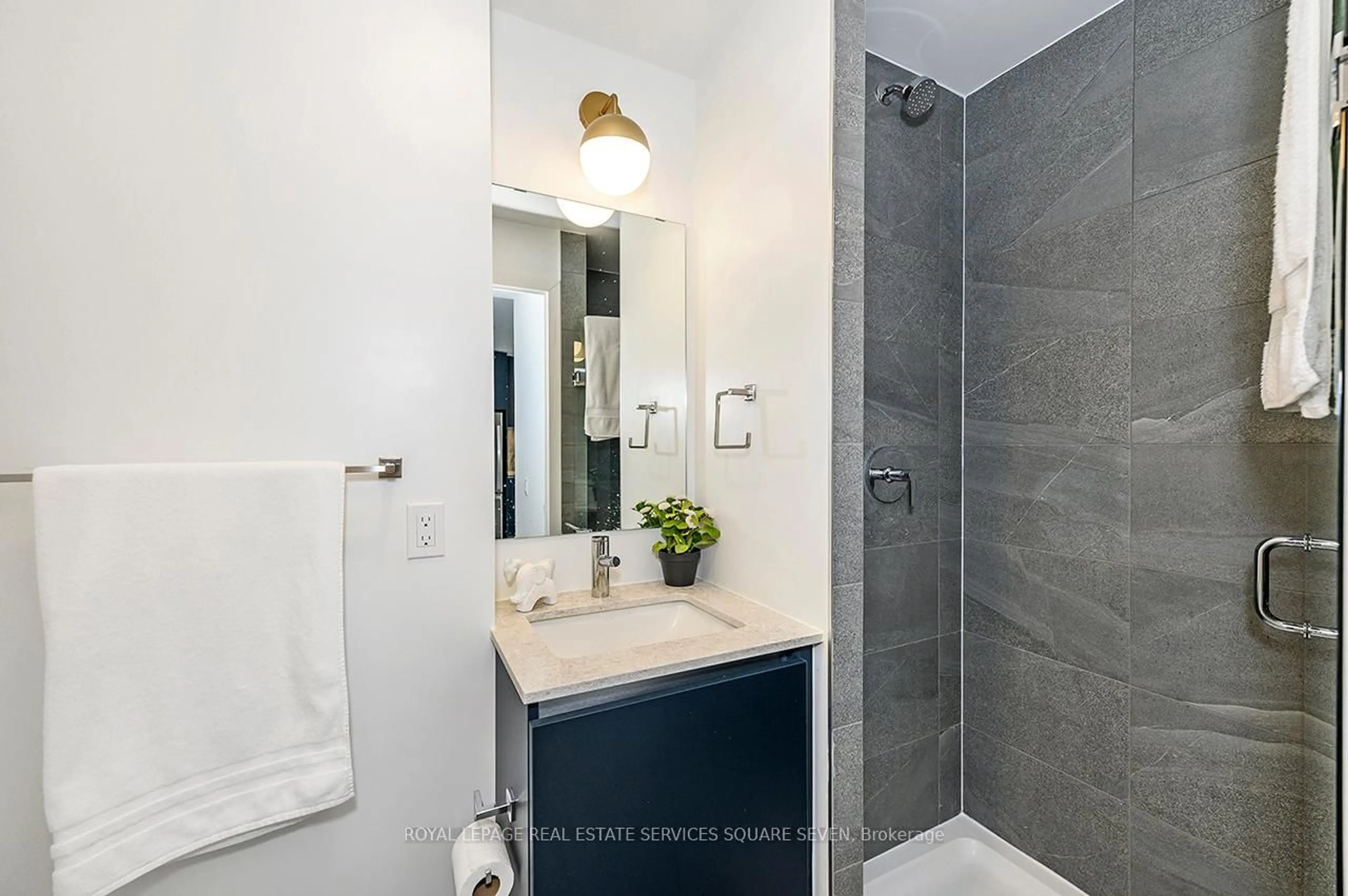 Standard bathroom, ceramic/tile floor for 395 Dundas St #820, Oakville Ontario L6M 4M2