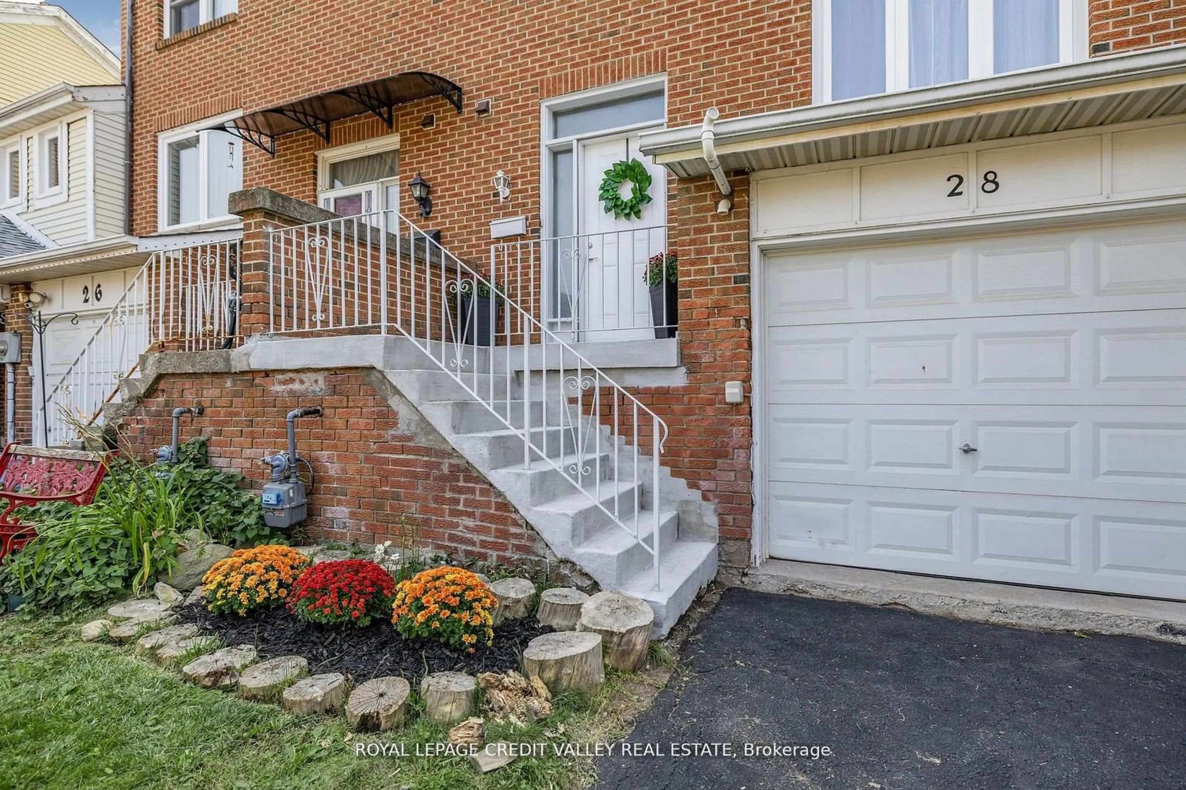 Home with brick exterior material, street for 28 Kincaid Crt, Brampton Ontario L6Z 1E4