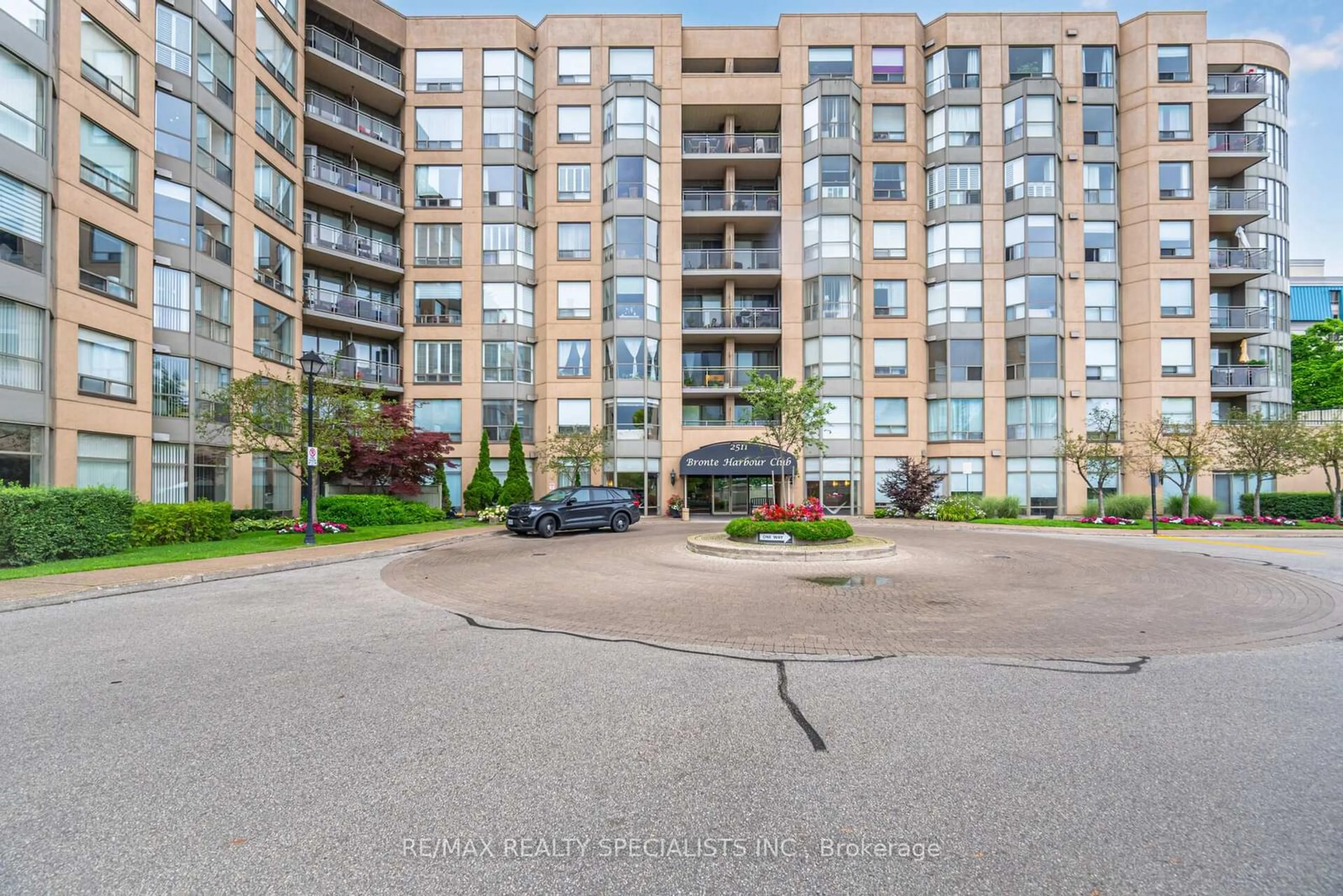 Unknown for 2511 Lakeshore Rd #111, Oakville Ontario L6L 6L9