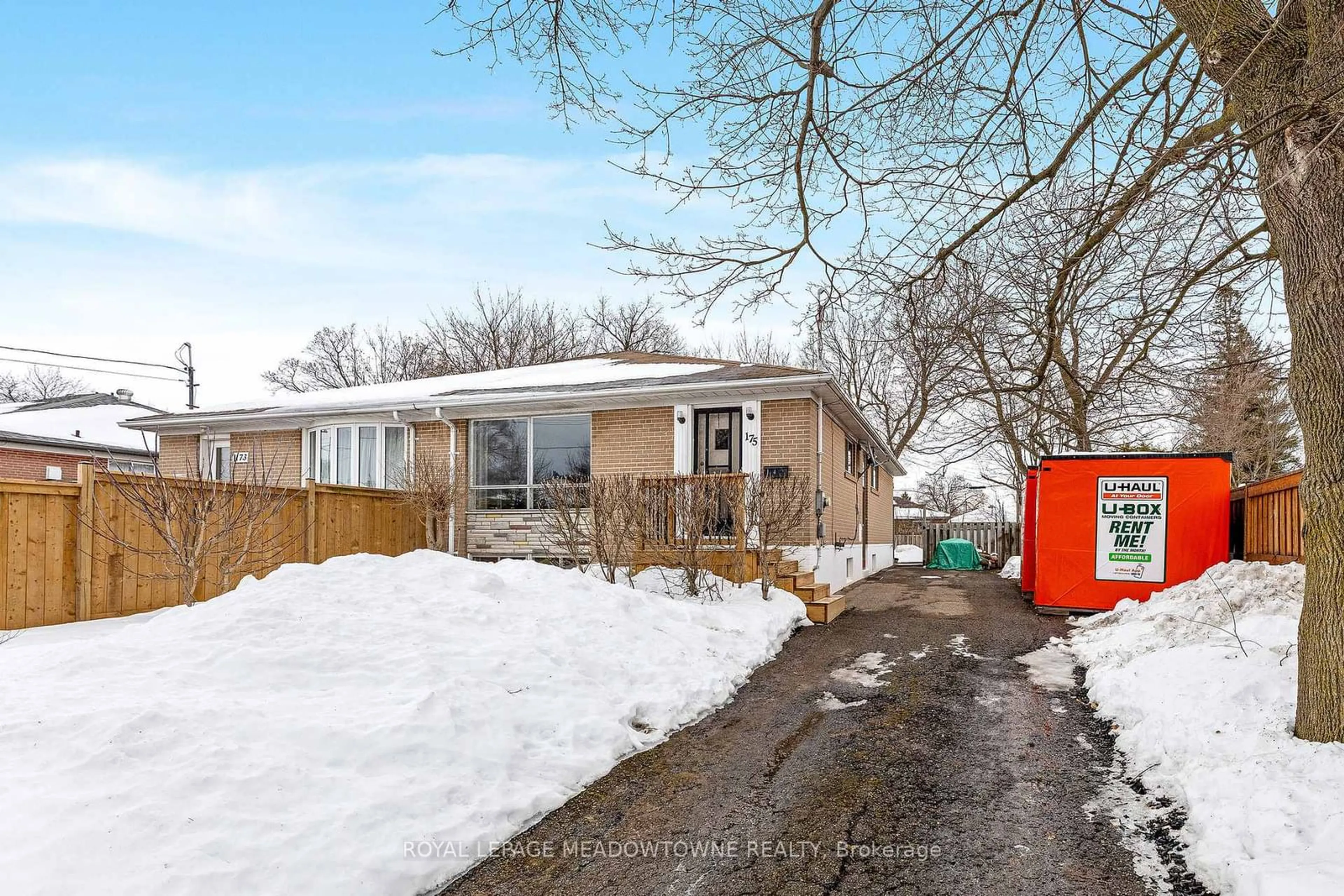 A pic from outside/outdoor area/front of a property/back of a property/a pic from drone, street for 175 Raylawn Cres, Halton Hills Ontario L7G 4M6