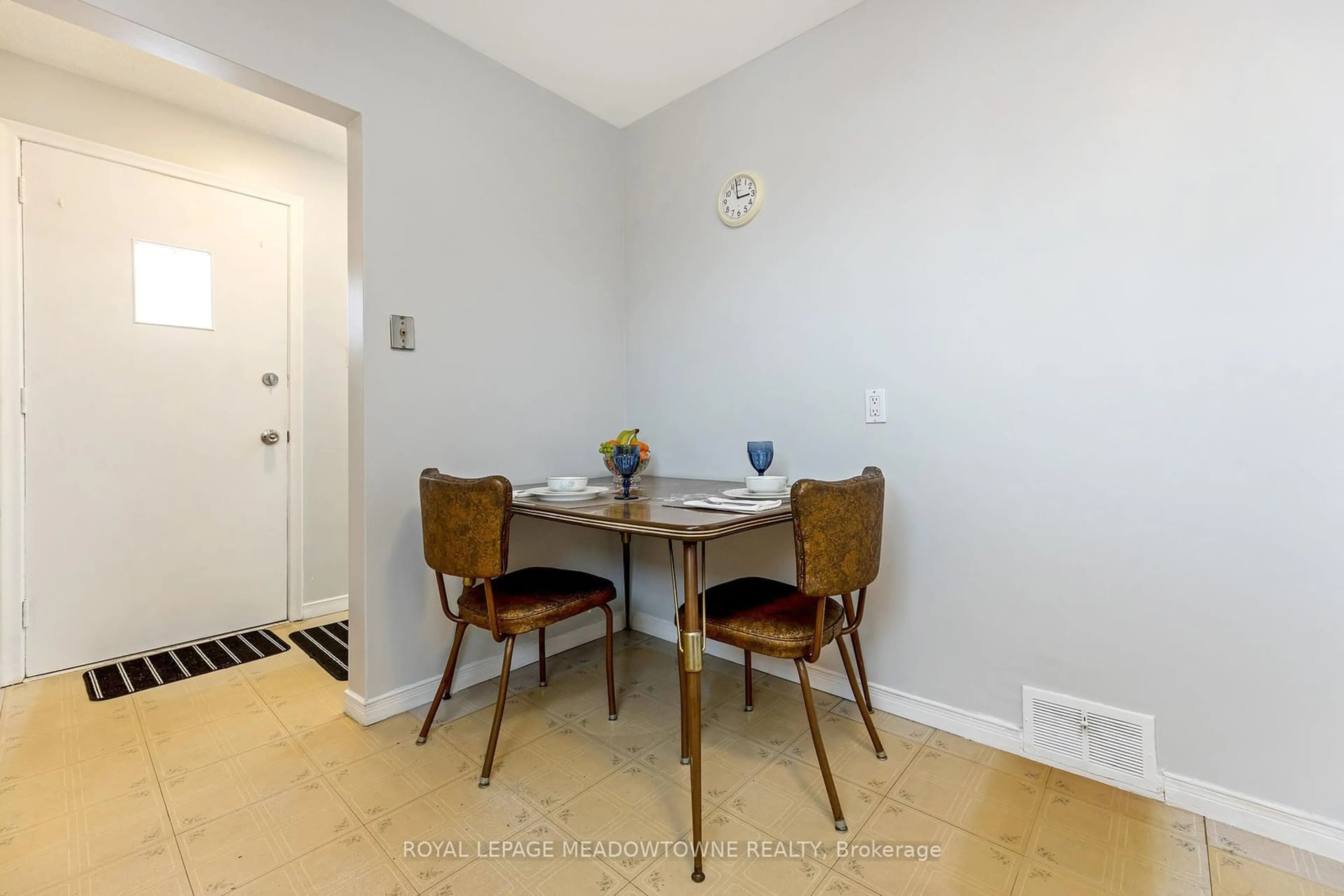 Dining room, unknown for 175 Raylawn Cres, Halton Hills Ontario L7G 4M6