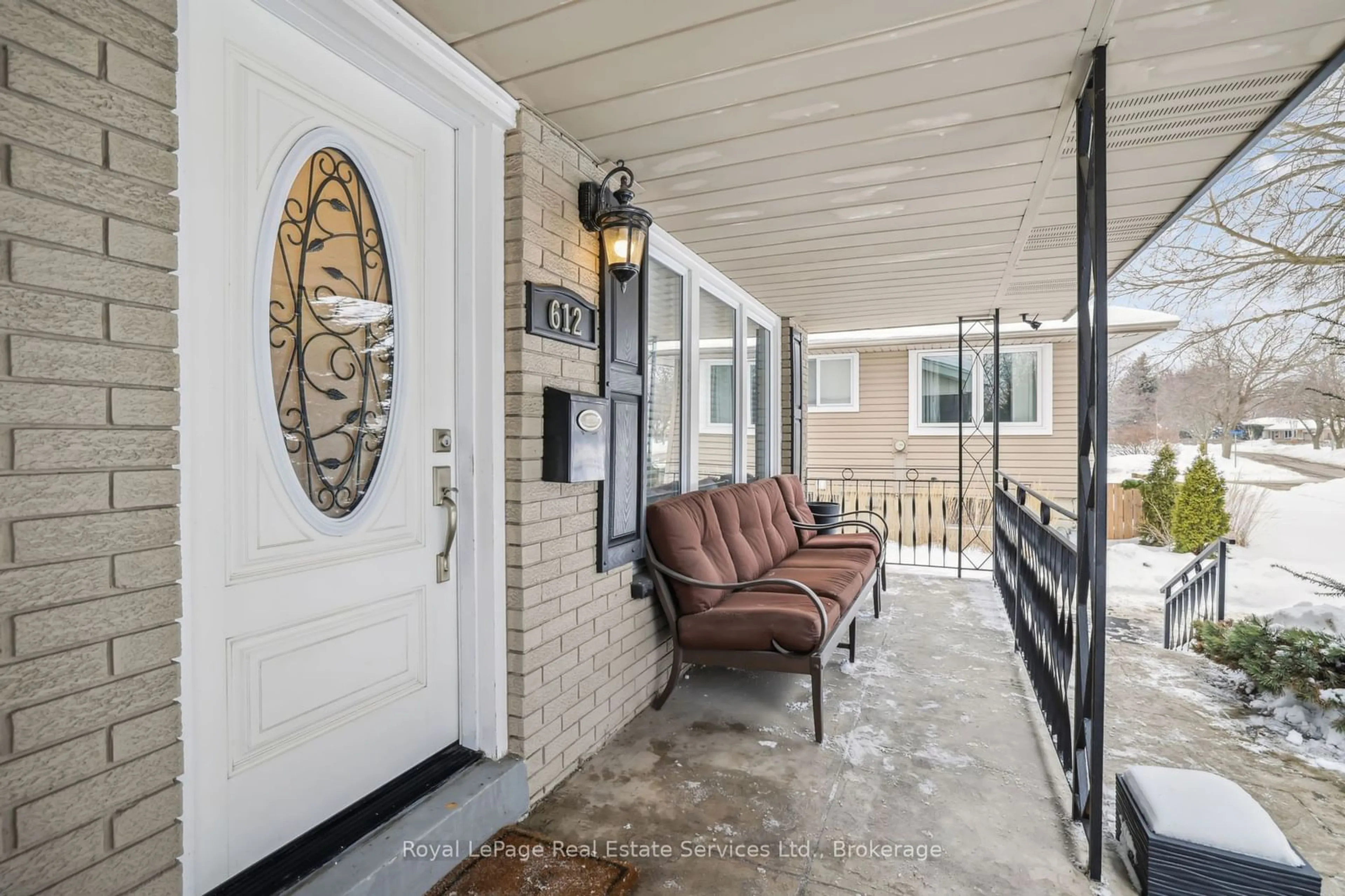 Indoor entryway for 612 Wilene Dr, Burlington Ontario L7L 2B2