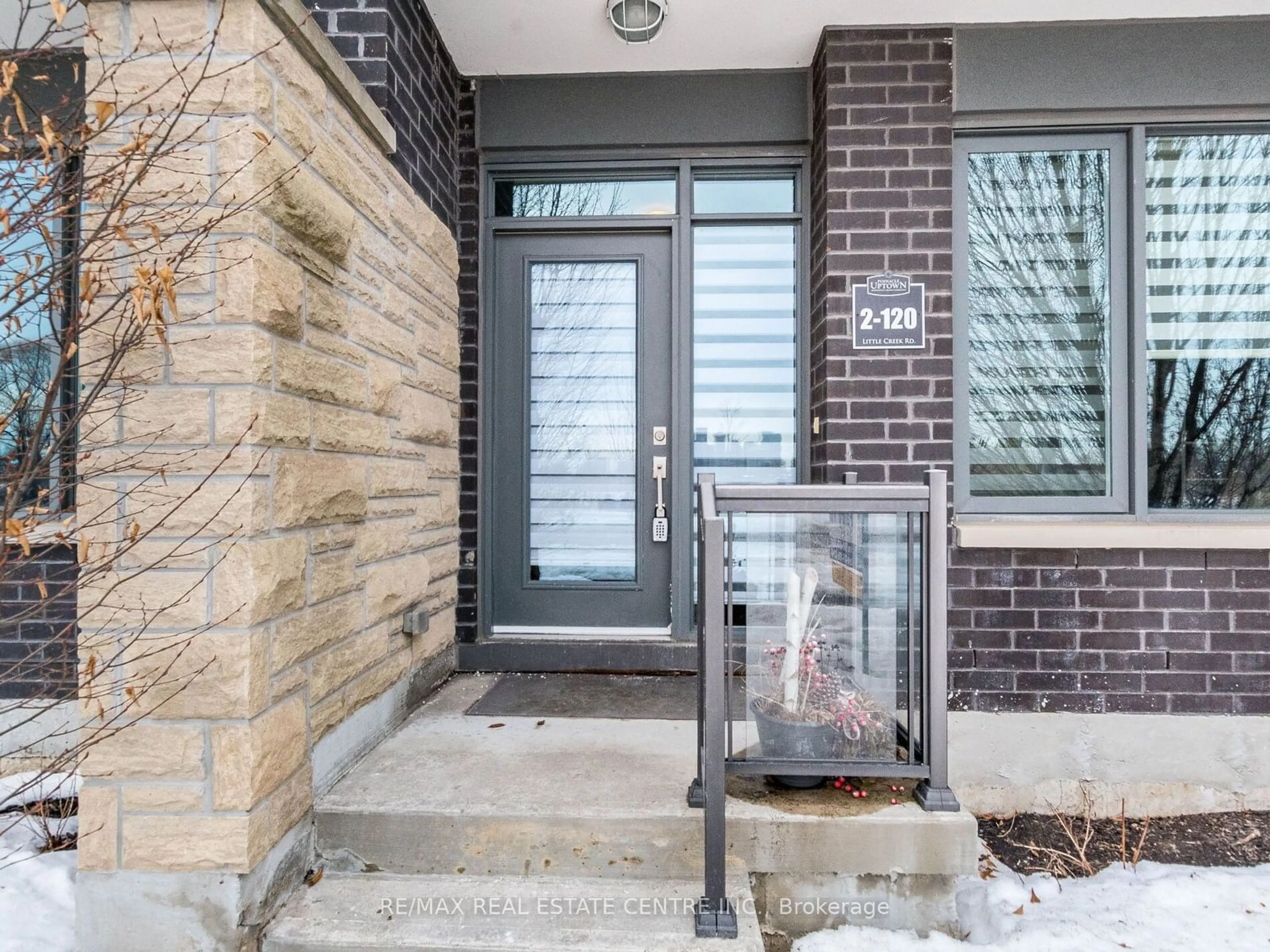 Indoor entryway for 120 Little Creek Rd #2, Mississauga Ontario L5R 0E9