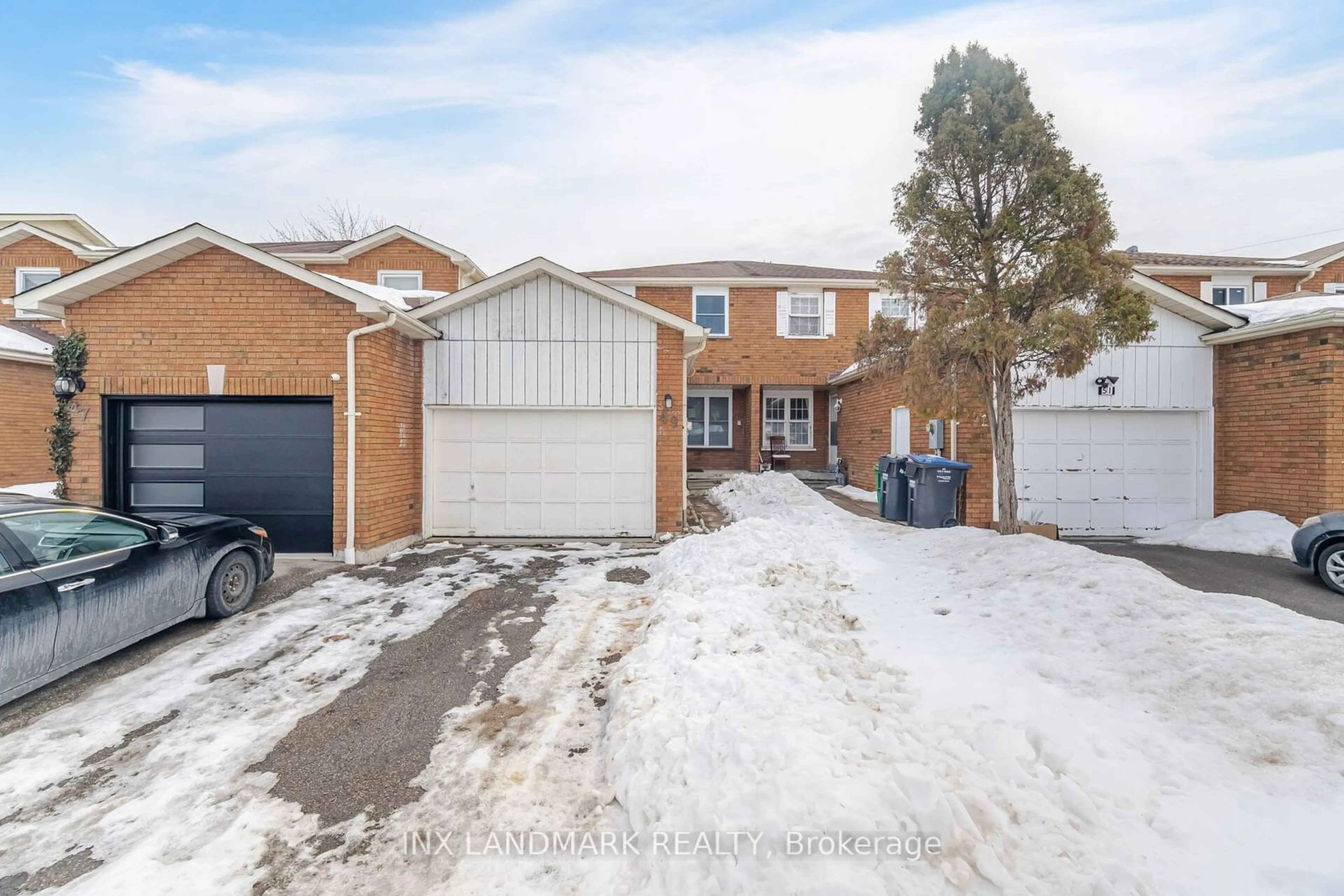 A pic from outside/outdoor area/front of a property/back of a property/a pic from drone, street for 49 Tulip Dr, Brampton Ontario L6Y 3W3