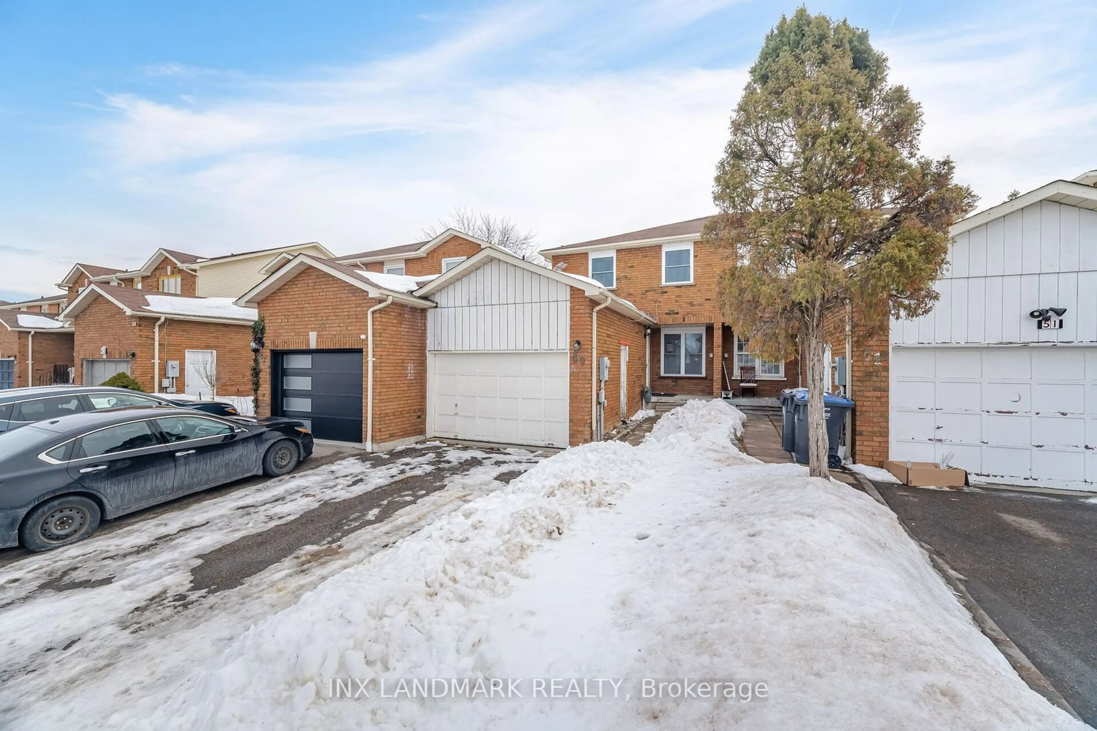 A pic from outside/outdoor area/front of a property/back of a property/a pic from drone, street for 49 Tulip Dr, Brampton Ontario L6Y 3W3