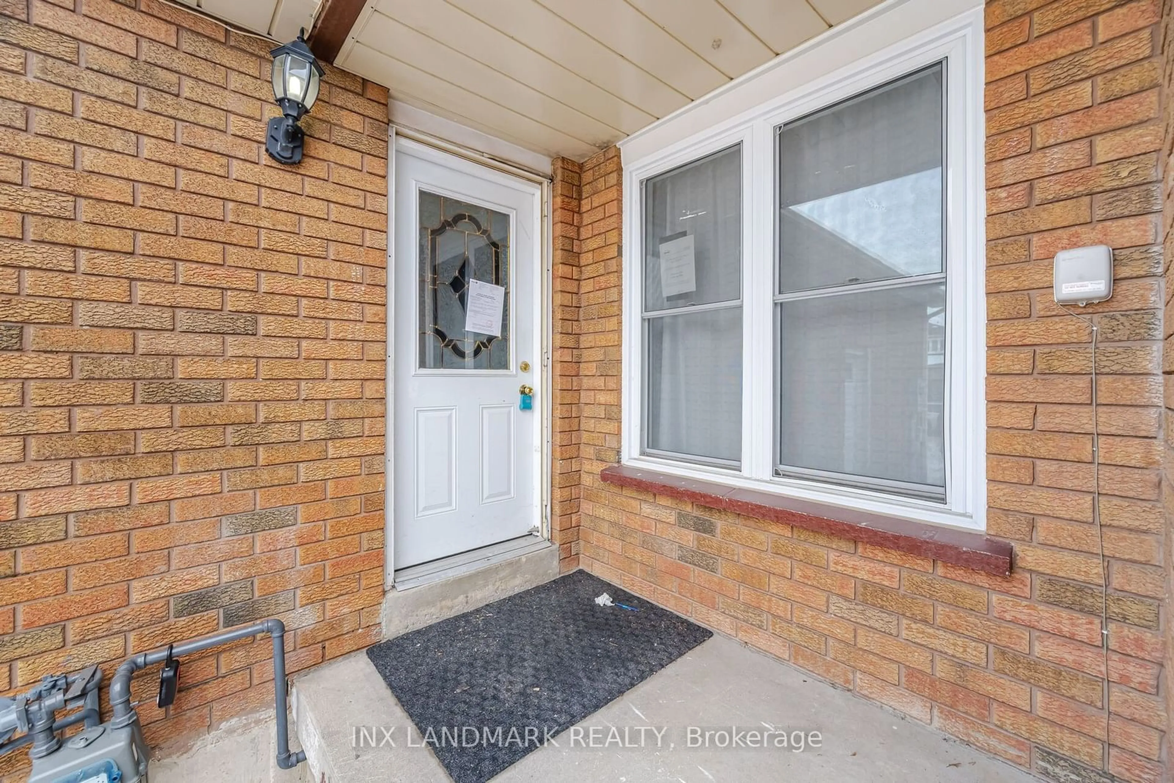 Indoor entryway for 49 Tulip Dr, Brampton Ontario L6Y 3W3