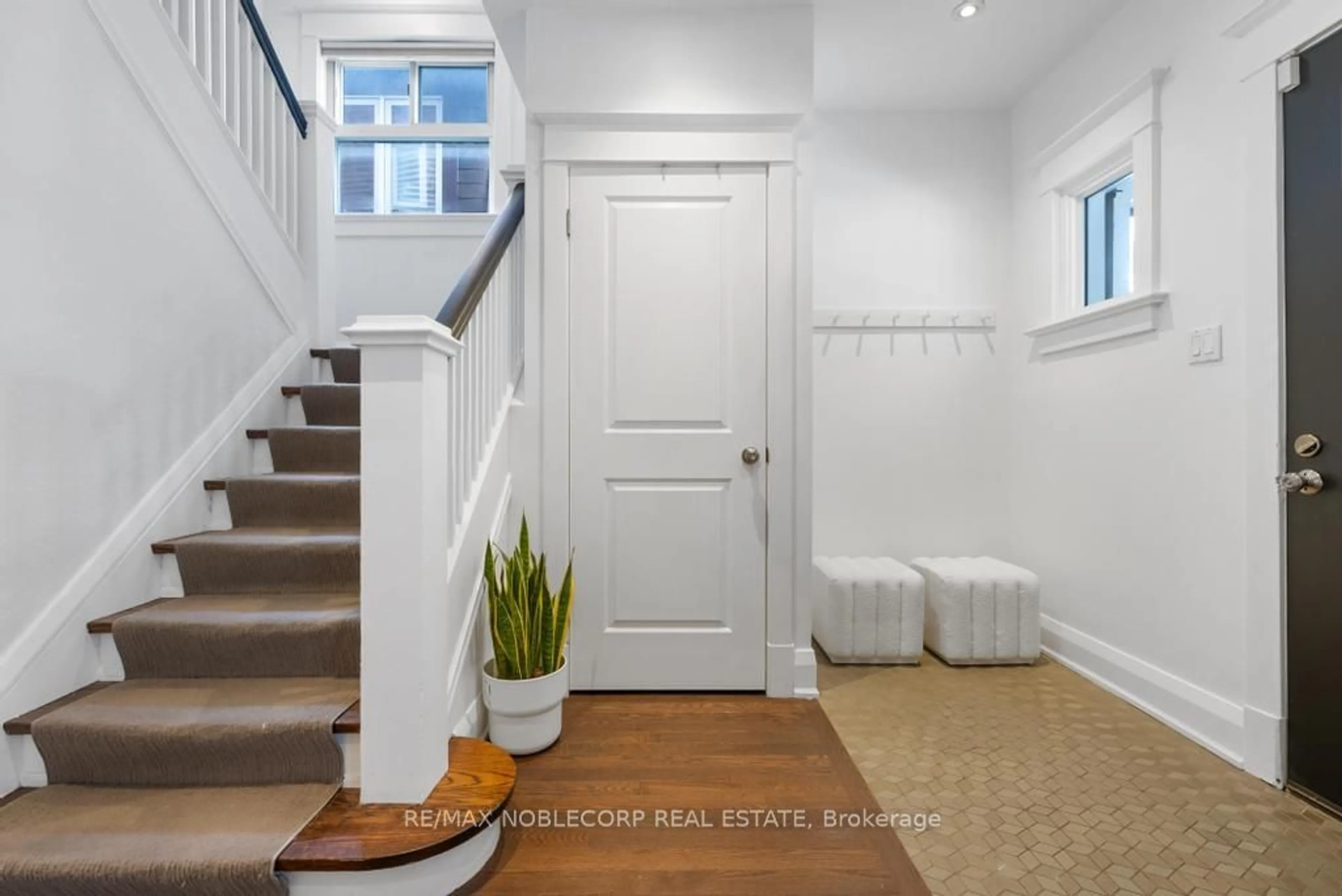 Indoor entryway for 46 Glenwood Ave, Toronto Ontario M6P 3C6