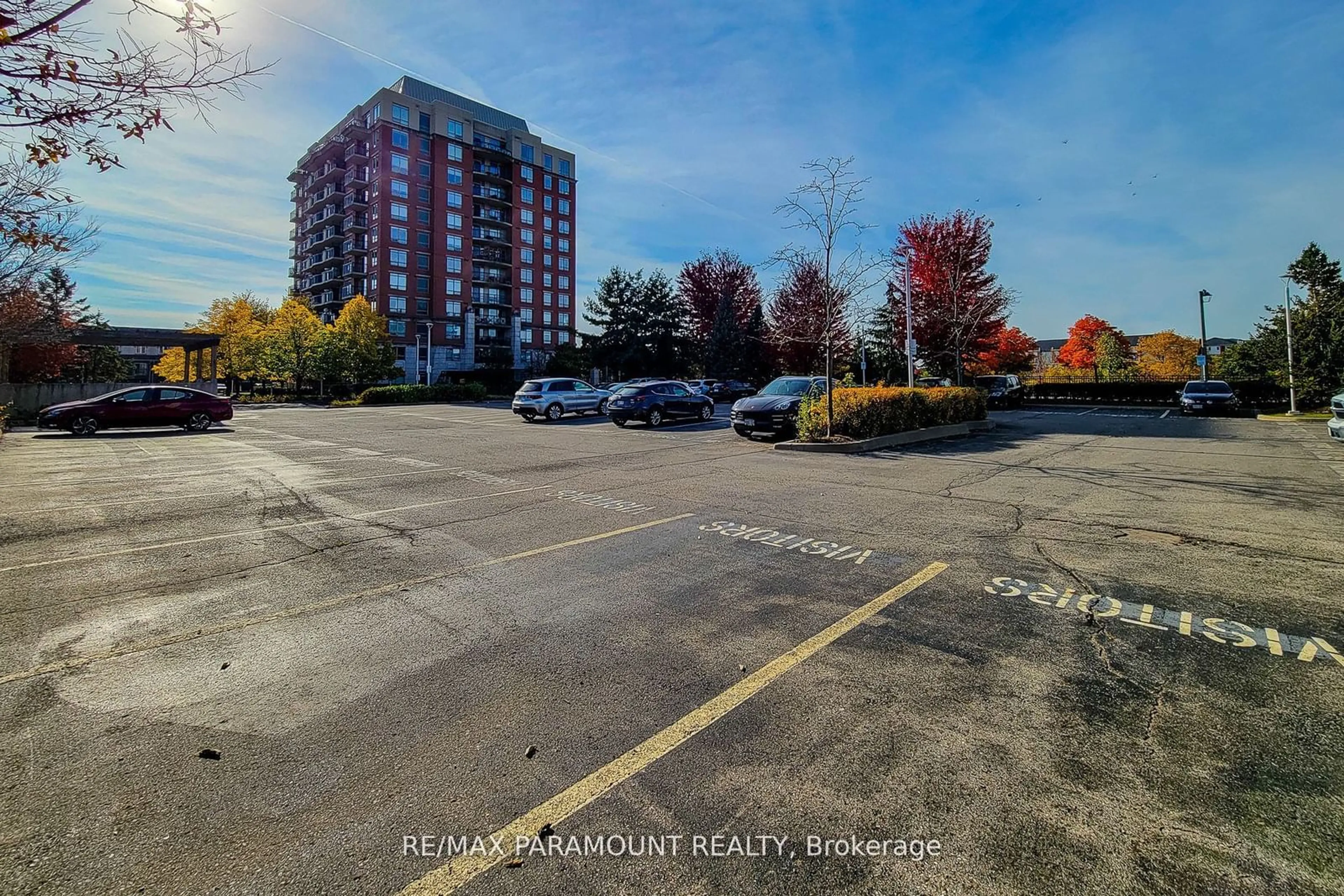 A pic from outside/outdoor area/front of a property/back of a property/a pic from drone, street for 2325 Central Park Dr #1102, Oakville Ontario L6H 0E2